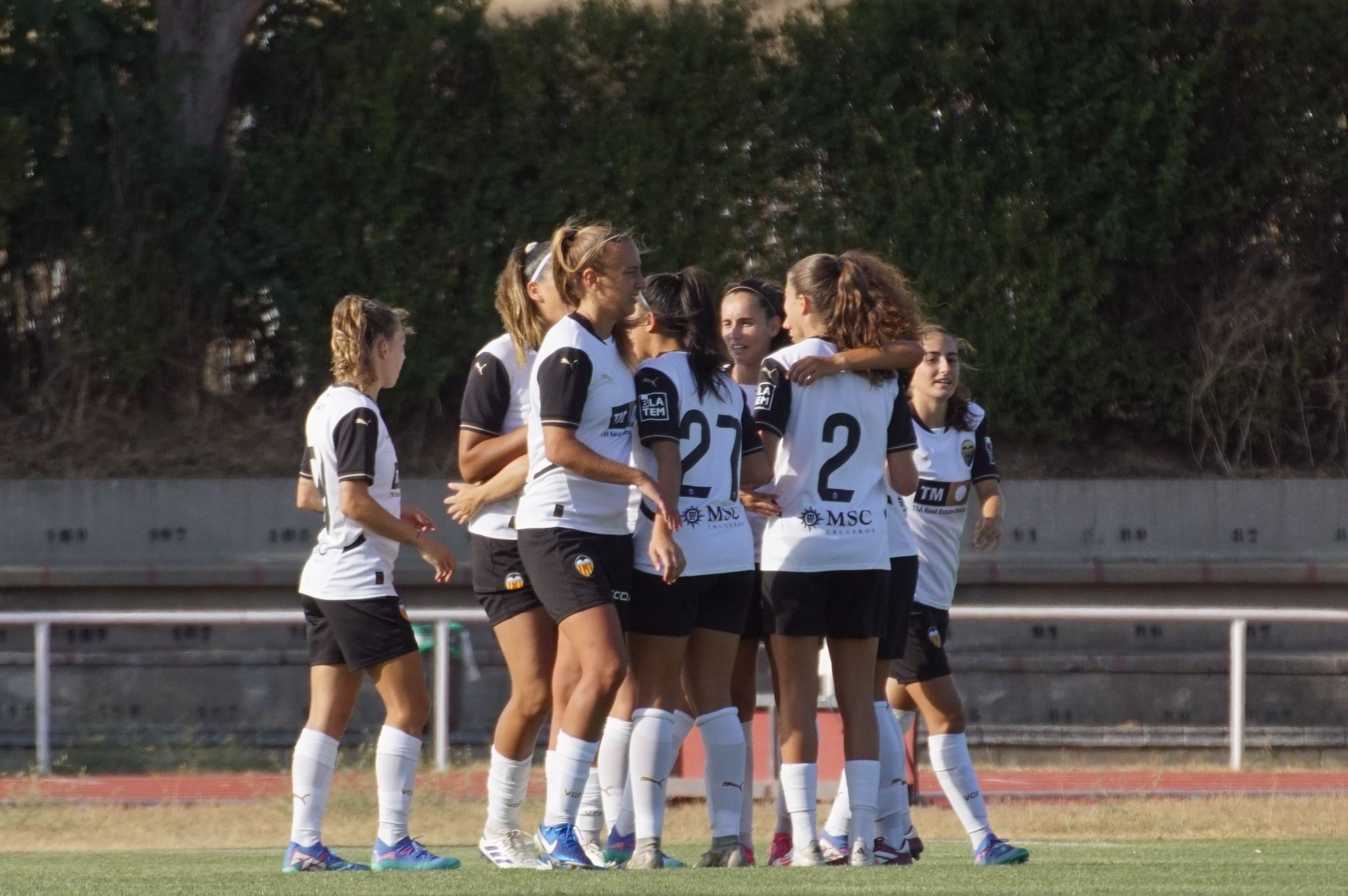 Las jugadoras del Valencia celebran un gol en Las Pistas | FOTO JUANES