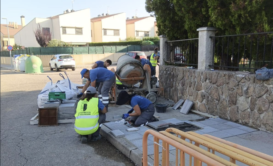 Los alumnos de Albañilería y Renovación de la JCYL concluyen las obras de pavimentación en Villamayor