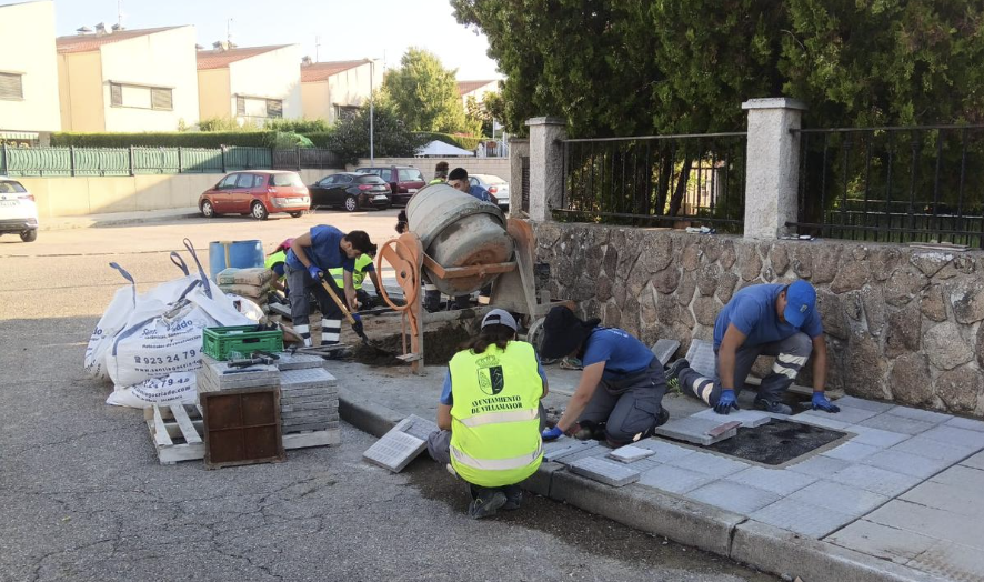 Los alumnos de Albañilería y Renovación de la JCYL concluyen las obras de pavimentación en Villamayor