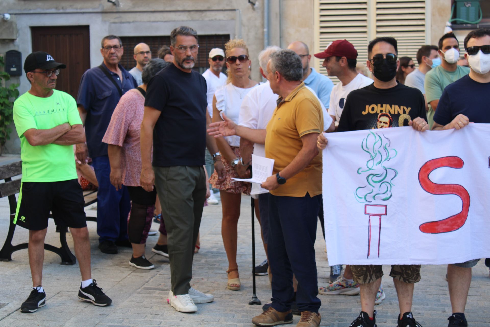 Protesta vecinos de Villamayor por los malos olores