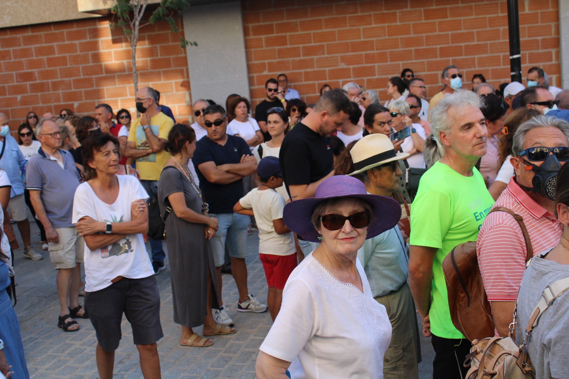 Protesta vecinos de Villamayor por los malos olores