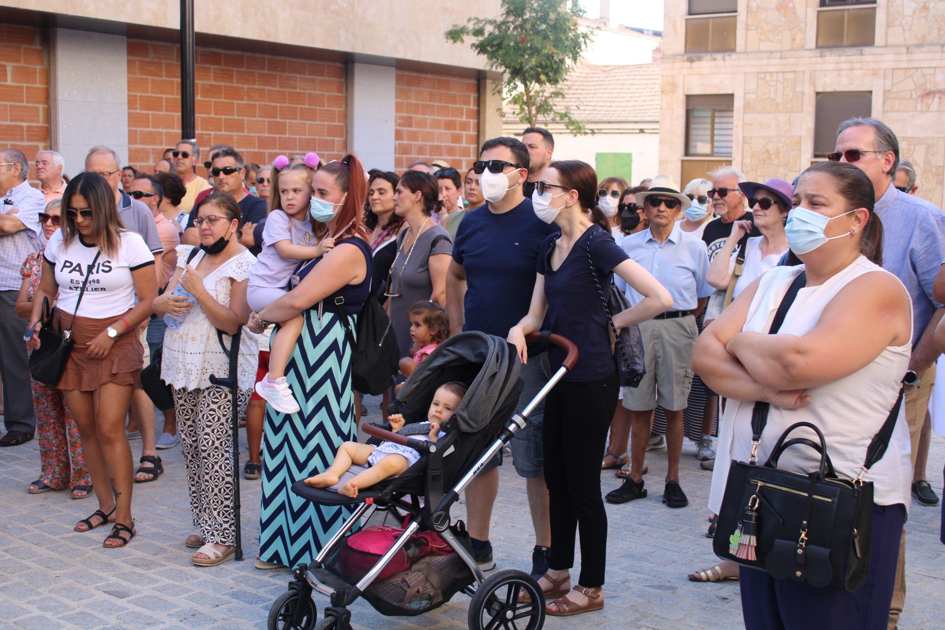 Protesta vecinos de Villamayor por los malos olores