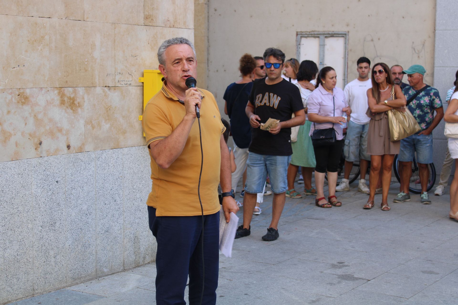 Protesta vecinos de Villamayor por los malos olores