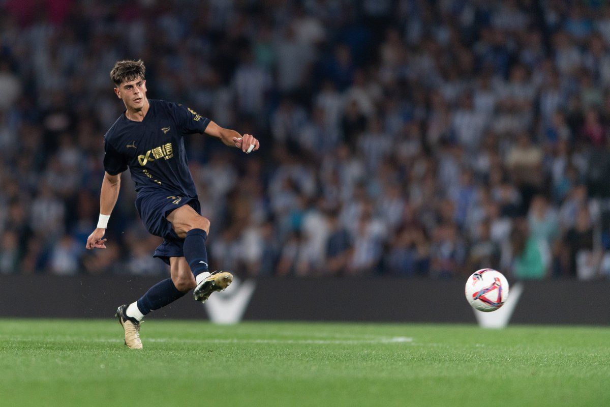 Pica golpea un balón en Anoeta | FOTO DEPORTIVO ALAVÉS