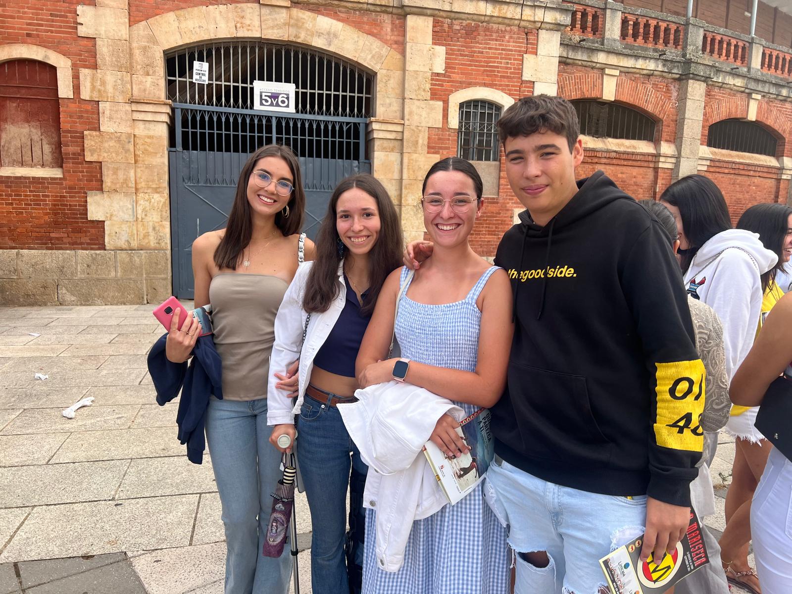 Colas para renovar los abonos en La Glorieta  (10)