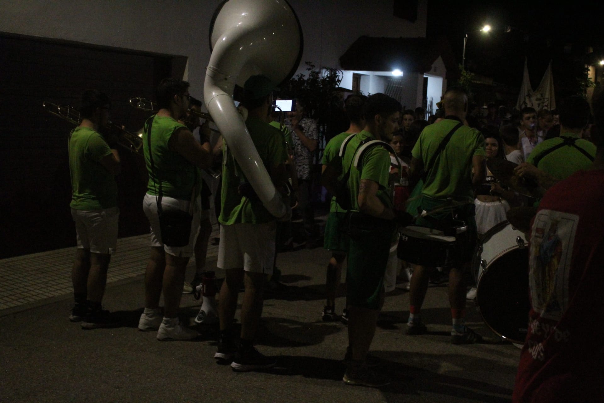 GALERÍA | Chupinazo e inicio de fiestas en La Vellés.