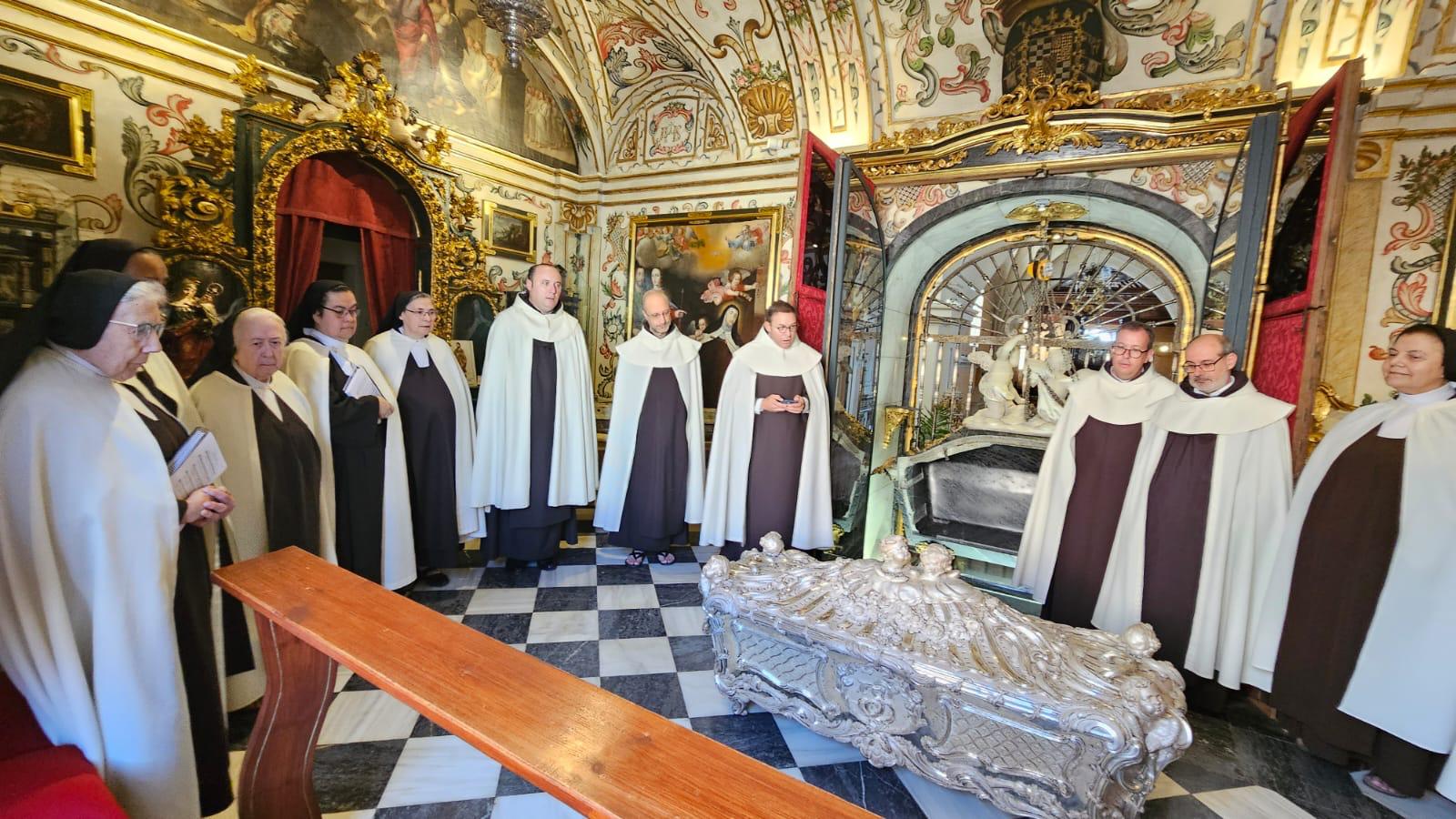 Concluye la primera fase del estudio del sepulcro de Santa Teresa 