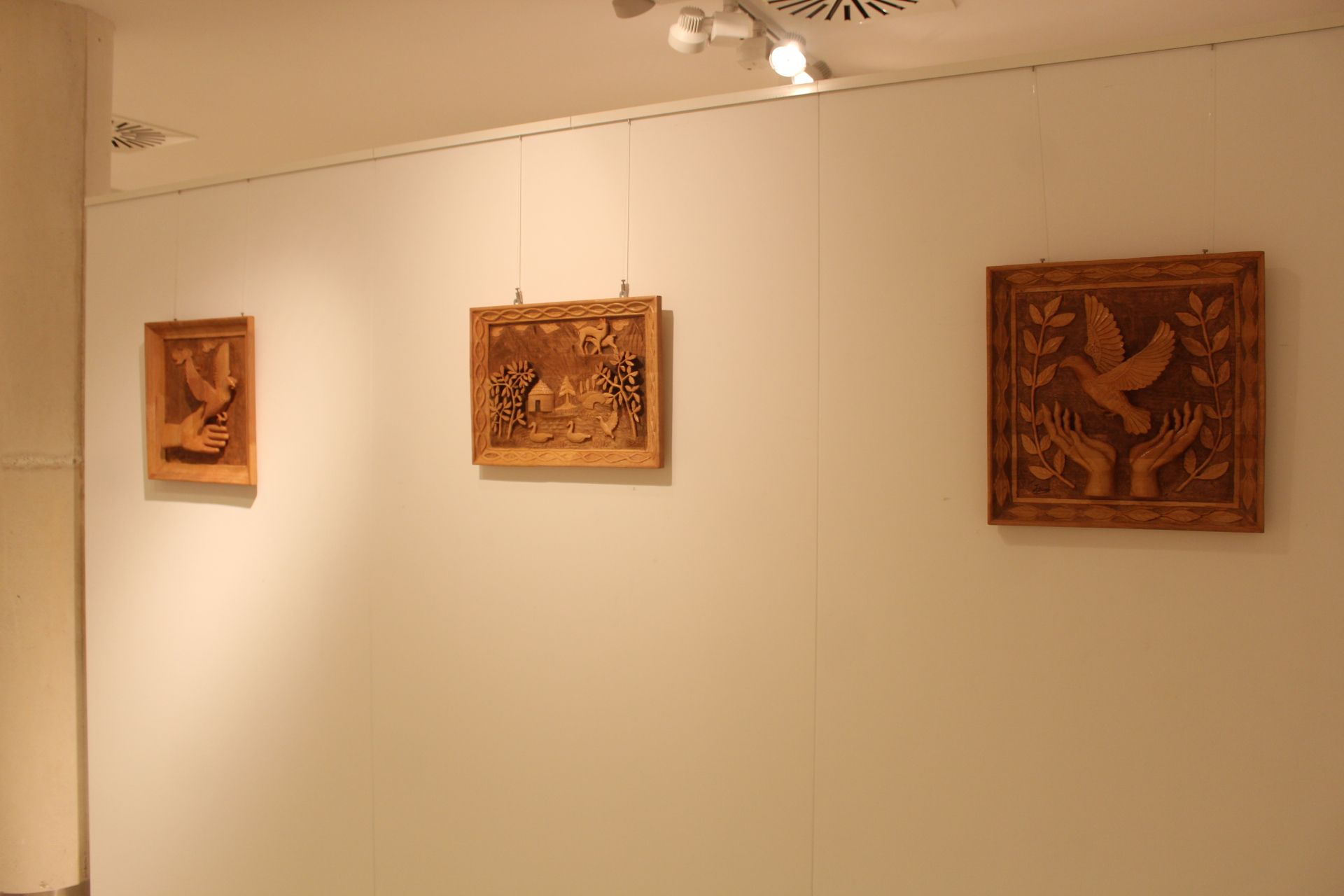 Exposición de tallas de madera.