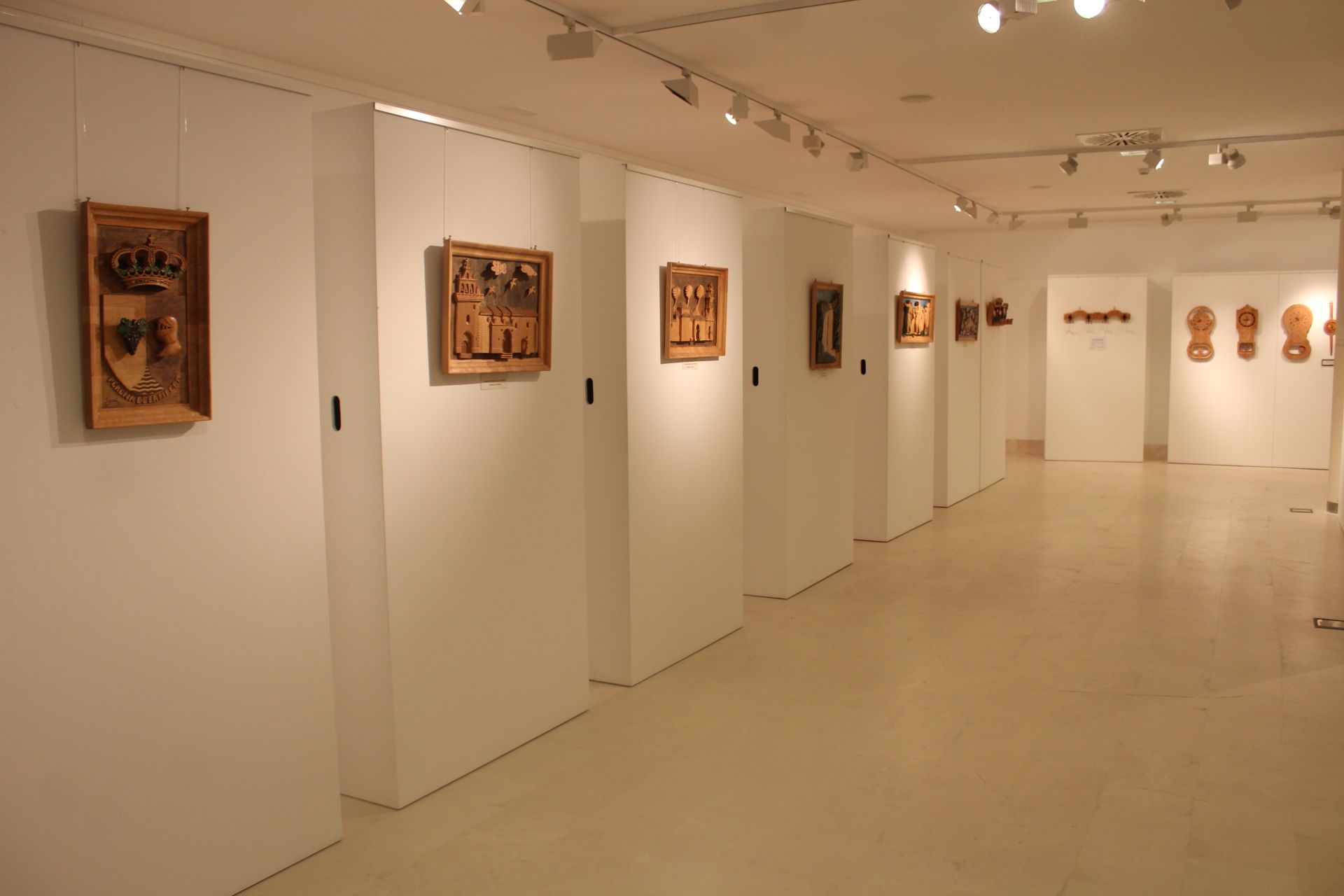 Exposición de tallas de madera.