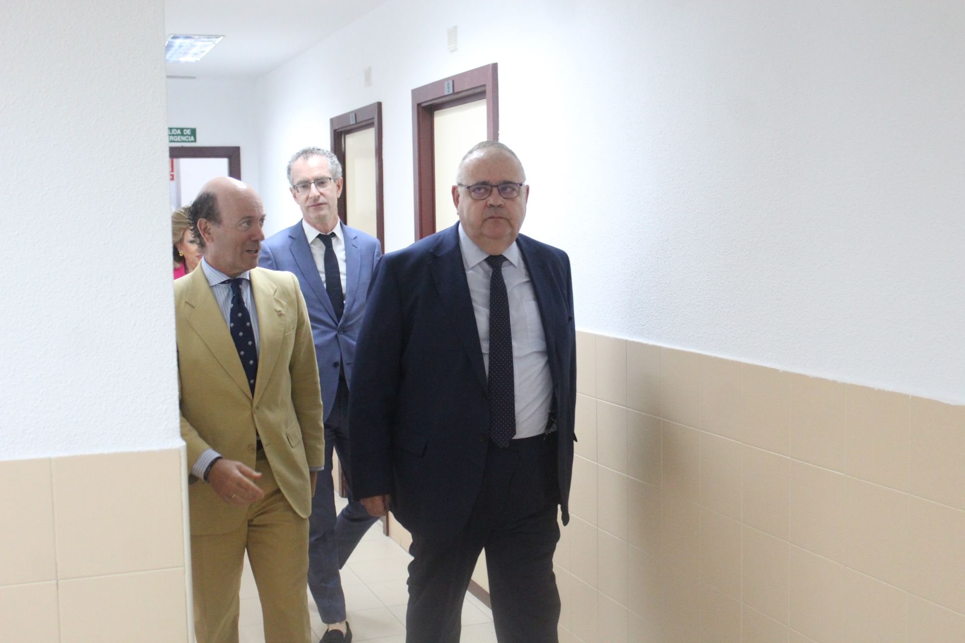 GALERÍA | El consejero de sanidad visita el nuevo equipo de radiología del centro de Salud de San Juan.