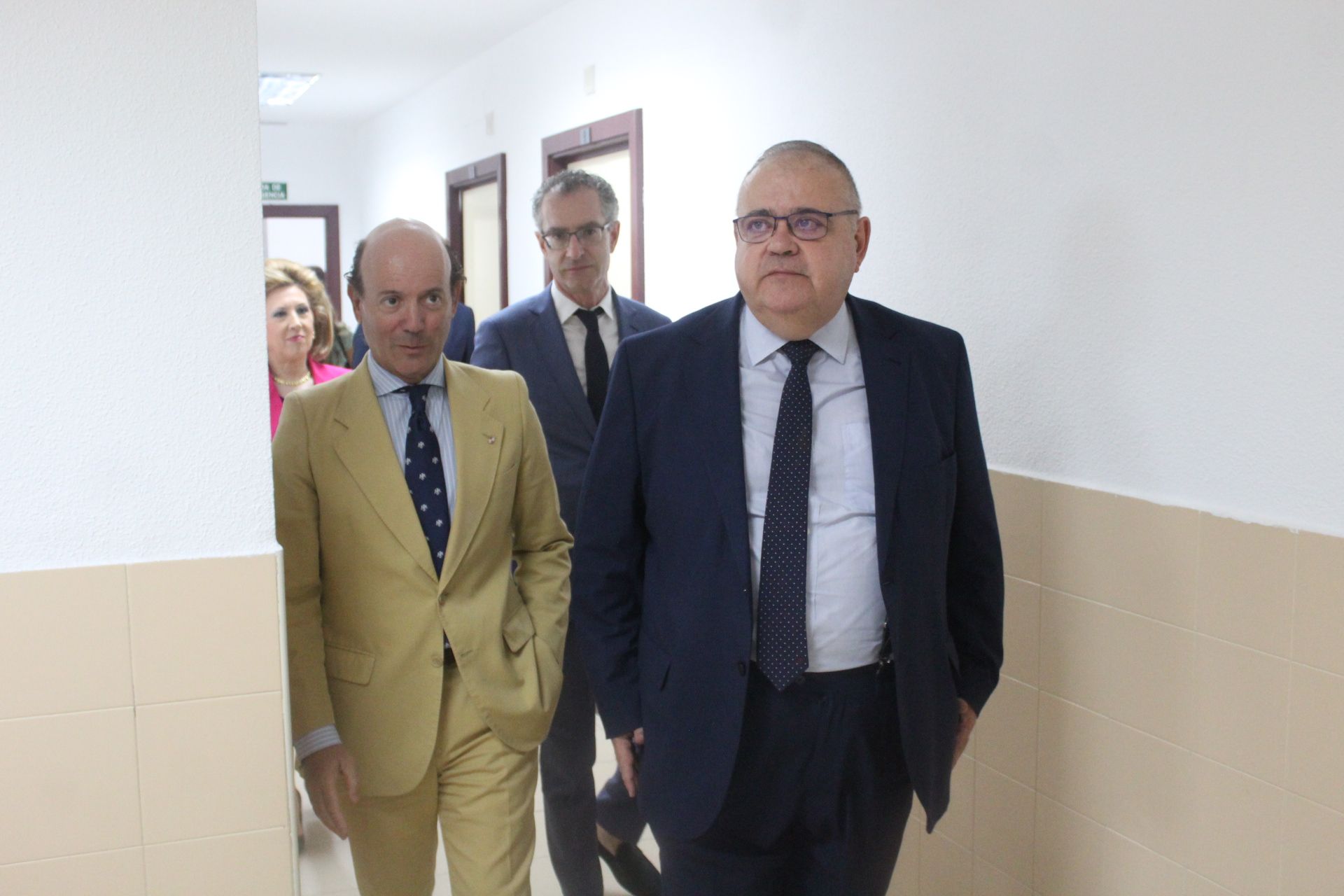 GALERÍA | El consejero de sanidad visita el nuevo equipo de radiología del centro de Salud de San Juan.