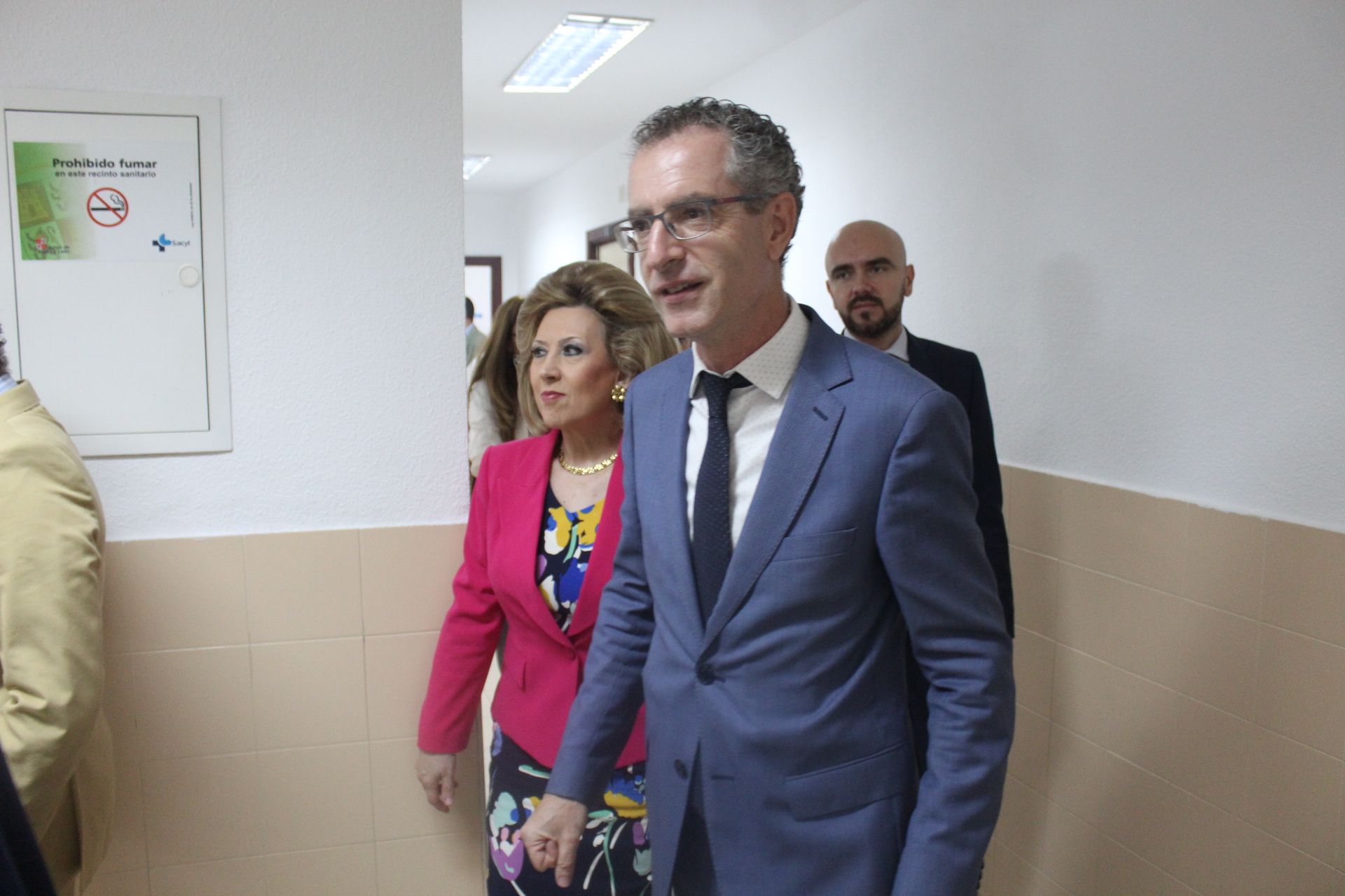 GALERÍA | El consejero de sanidad visita el nuevo equipo de radiología del centro de Salud de San Juan.