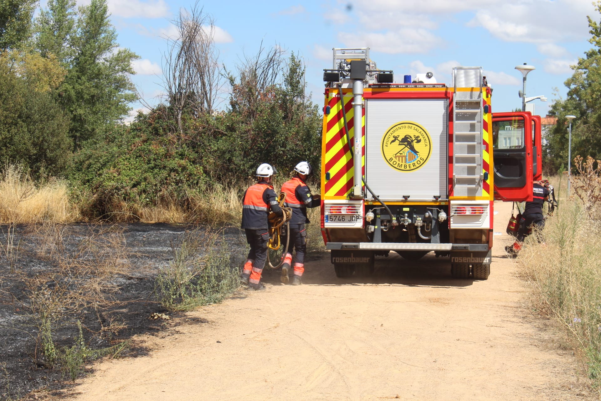 Incendio en la zona de Tejares (4)