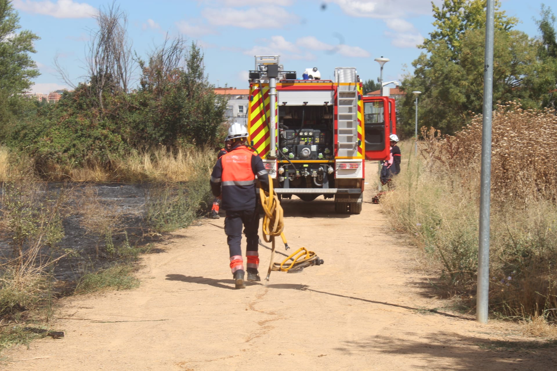 Incendio en la zona de Tejares (1)