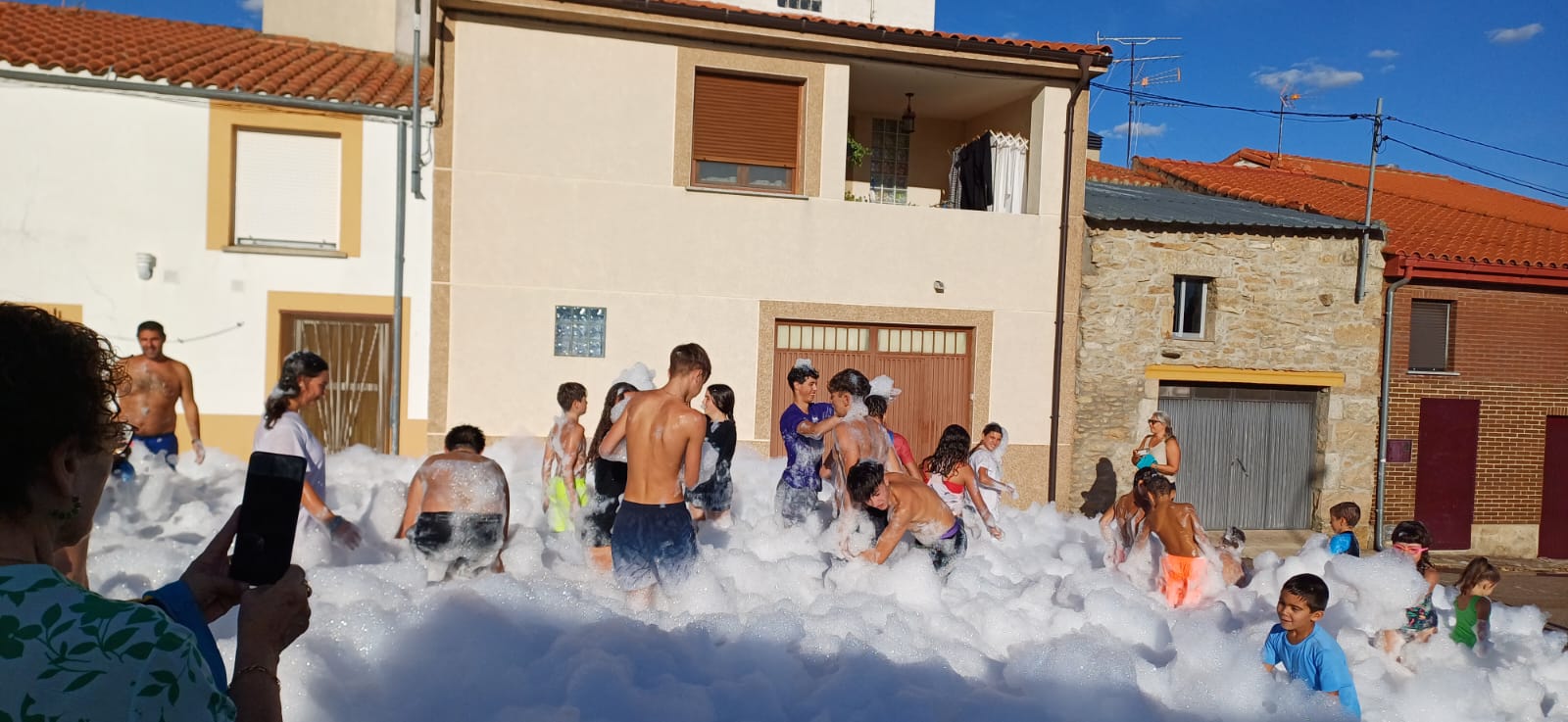 Fiesta de la espuma en Pereña de la Ribera (2)