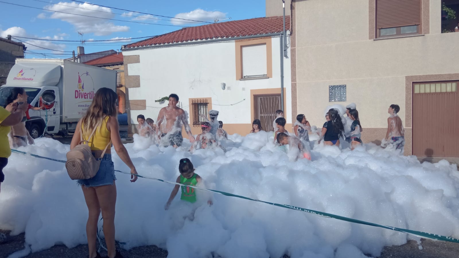 Fiesta de la espuma en Pereña de la Ribera (3)