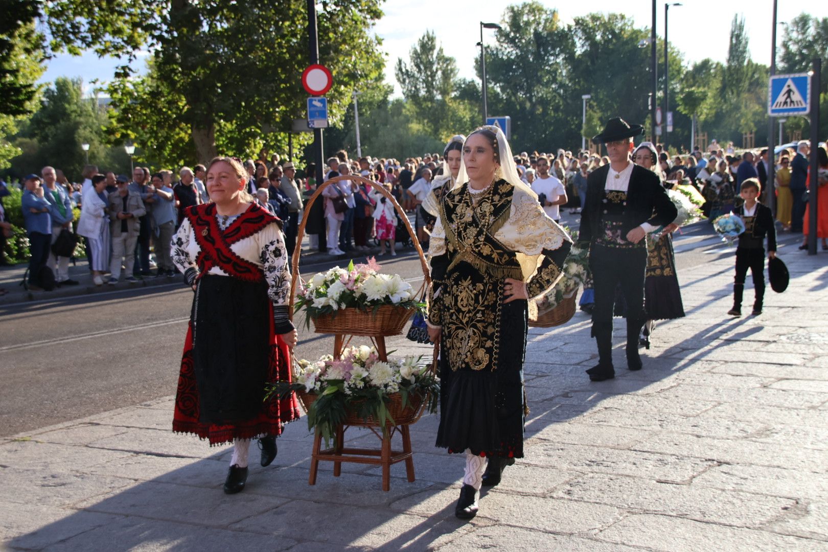 Ofrenda Floral en honor a la Virgen de la Vega