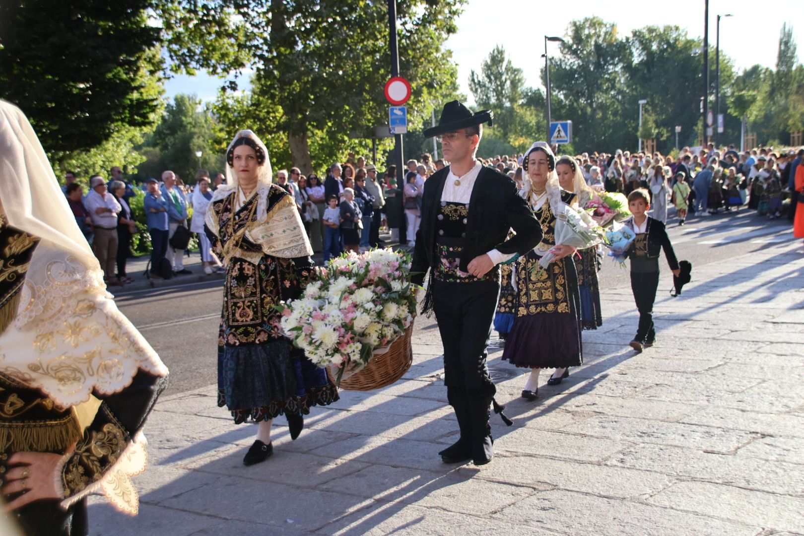 Ofrenda Floral en honor a la Virgen de la Vega