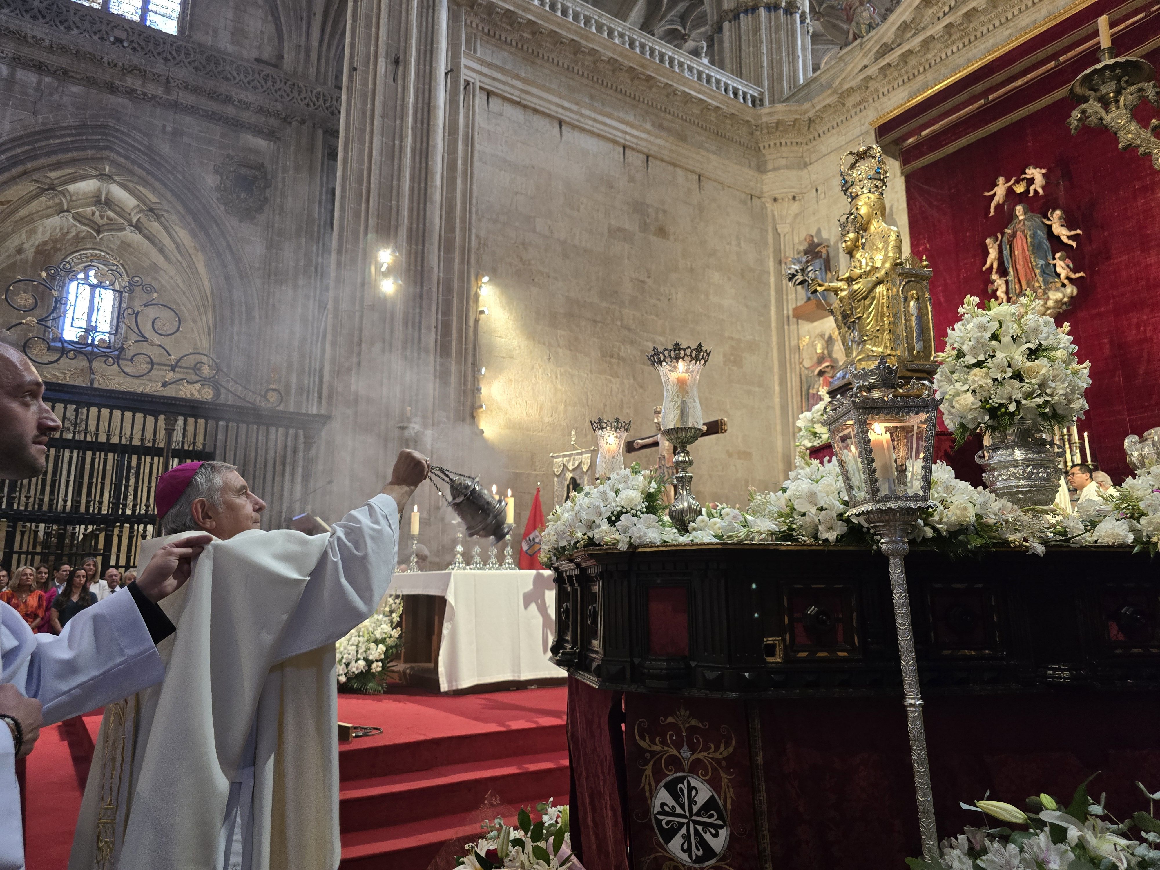 Misa en honor a Santa María de la Vega en la Catedral