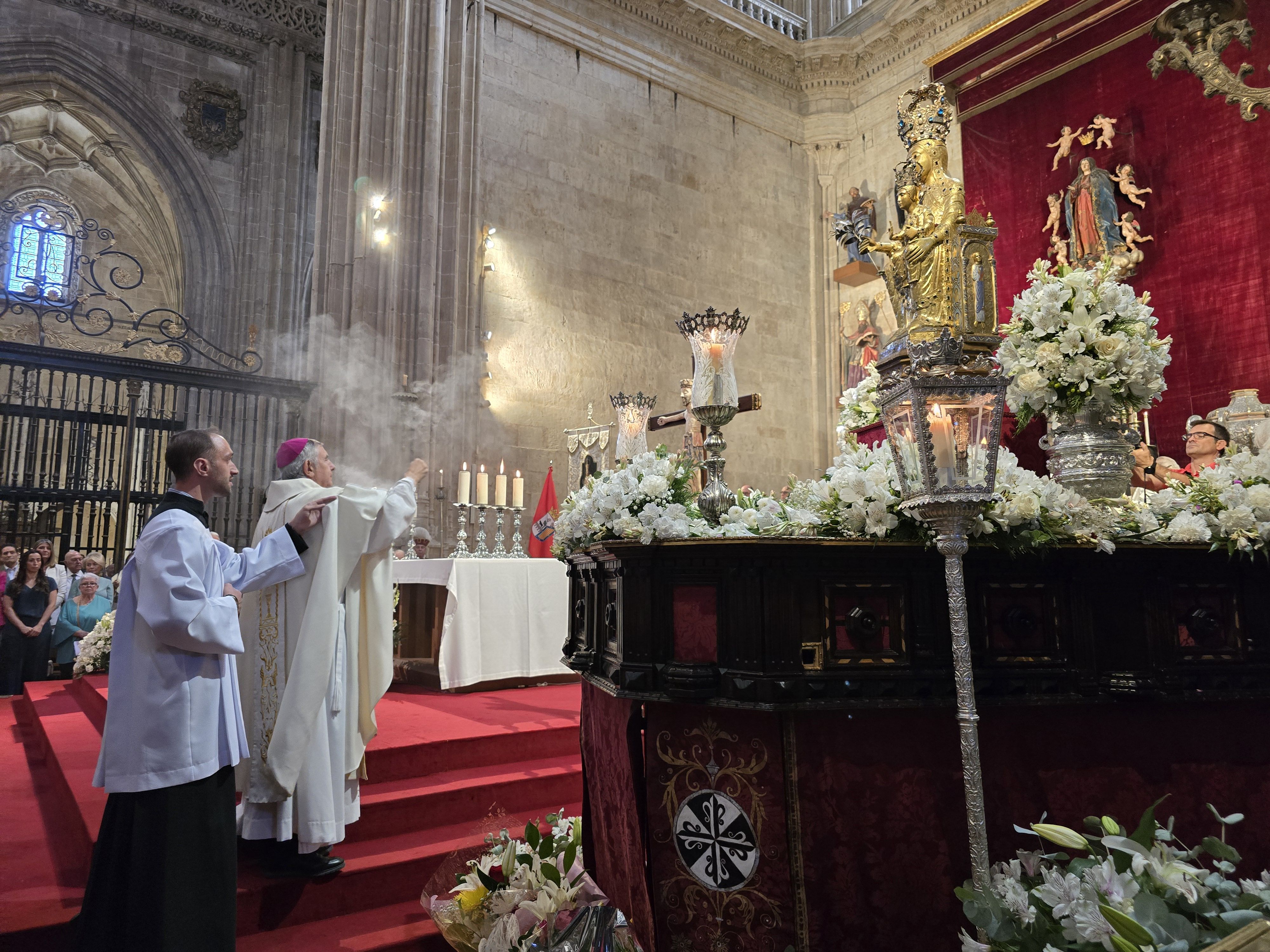 Misa en honor a Santa María de la Vega en la Catedral