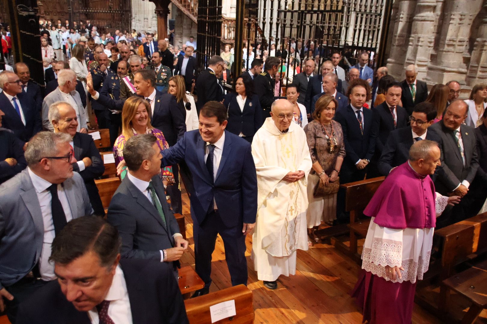 Misa en honor a Santa María de la Vega en la Catedral