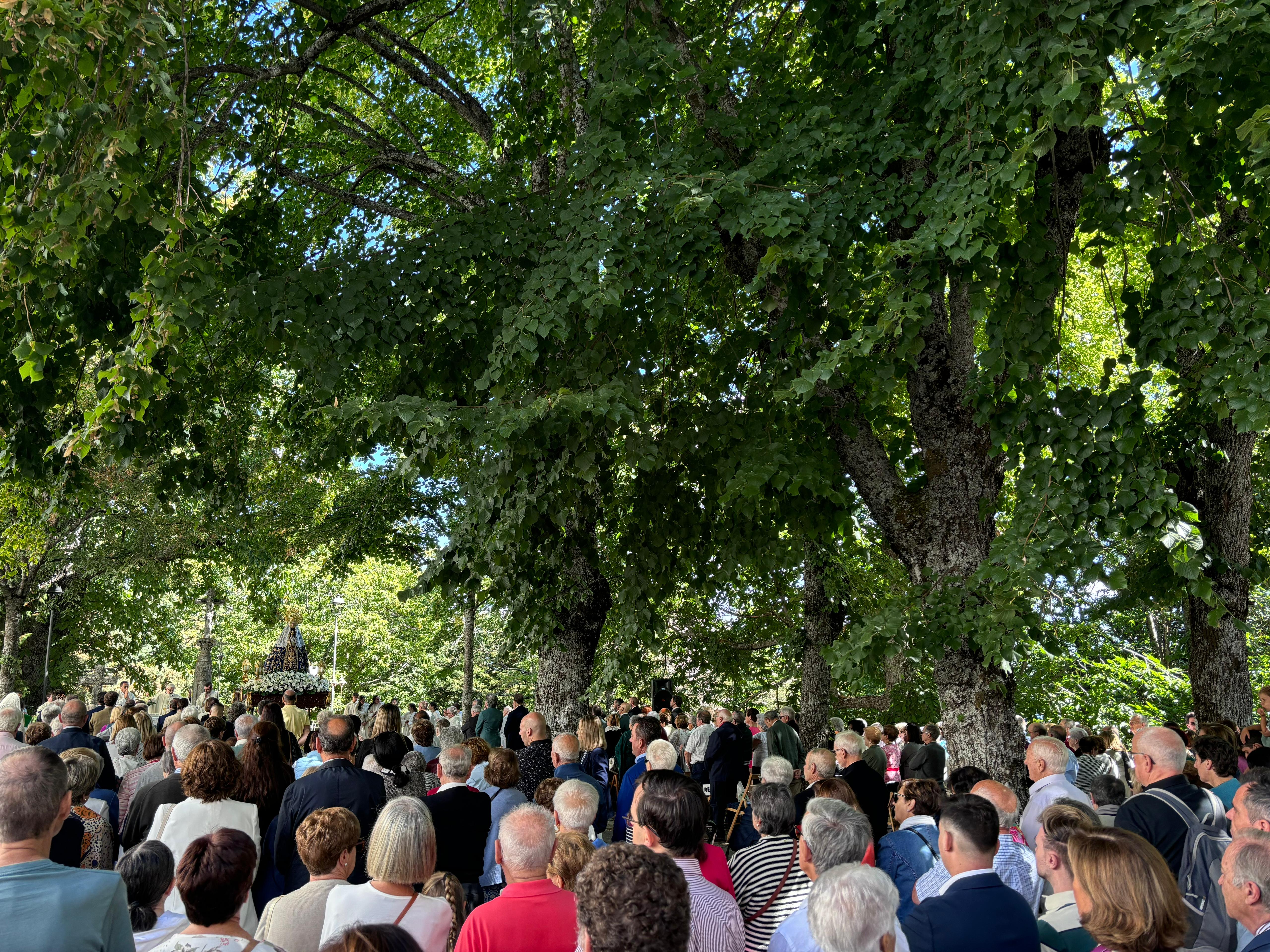 Miles de personas rinden culto a Nuestra Señora del Castañar en Béjar