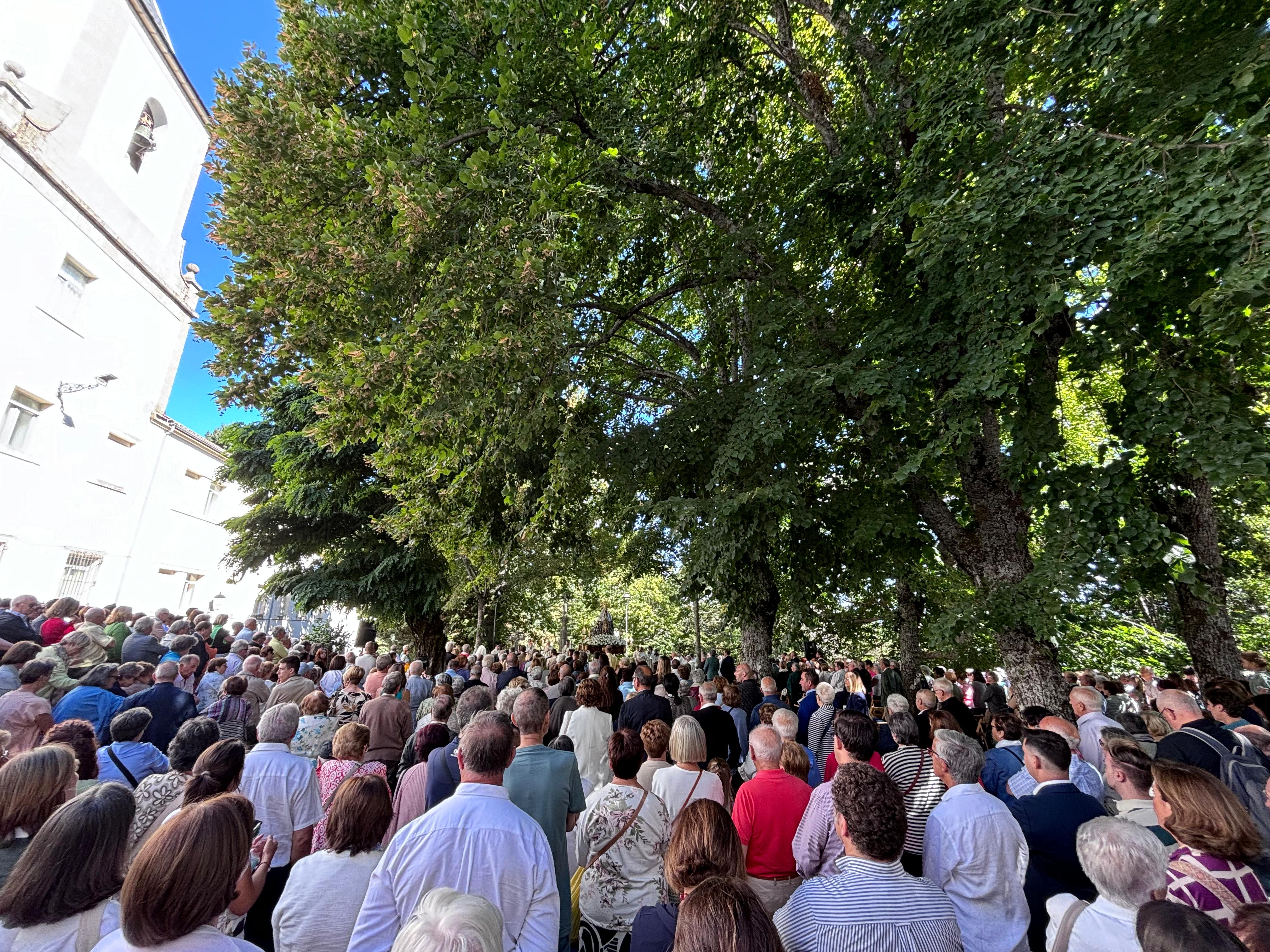 Miles de personas rinden culto a Nuestra Señora del Castañar en Béjar