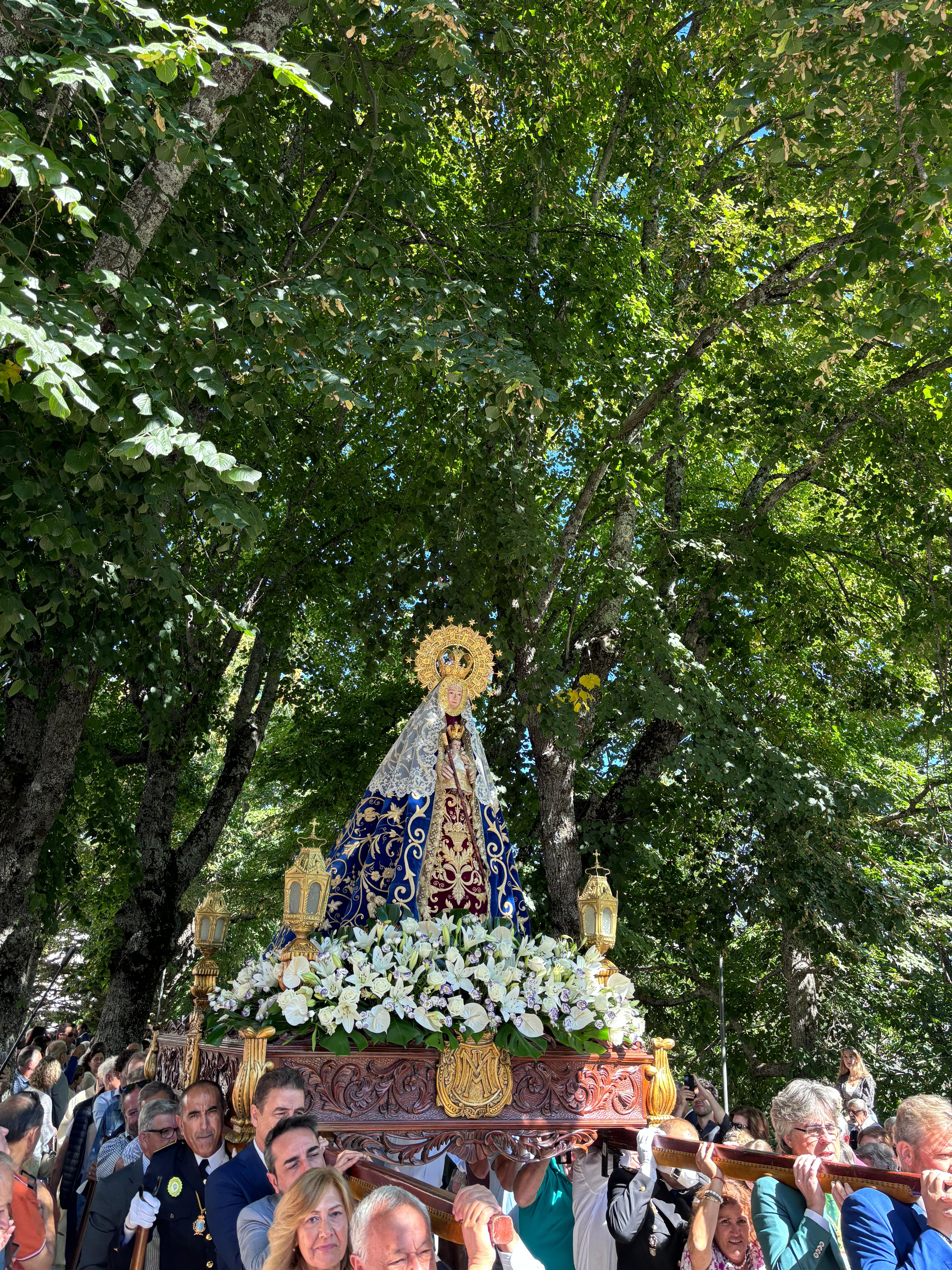 Miles de personas rinden culto a Nuestra Señora del Castañar en Béjar