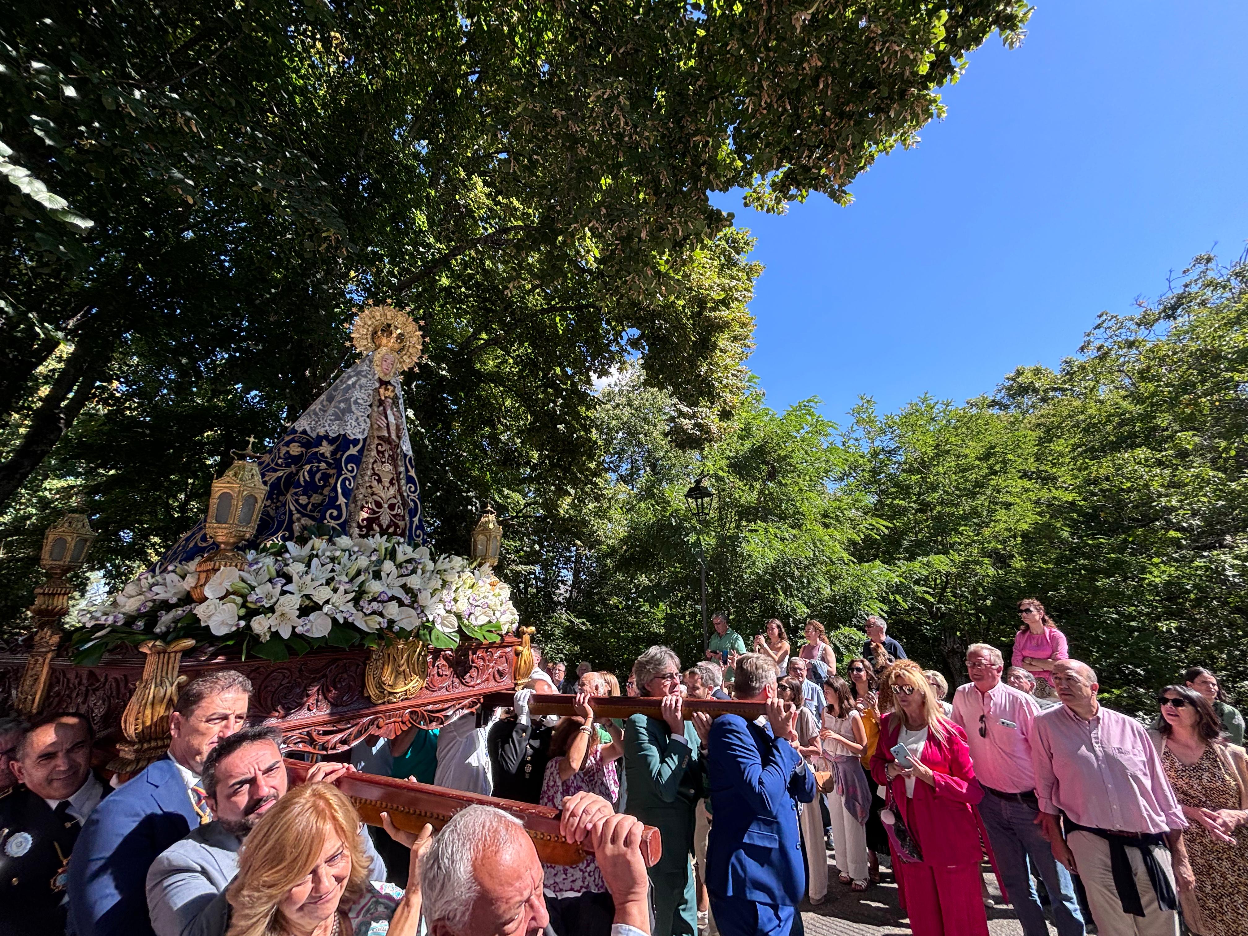 Miles de personas rinden culto a Nuestra Señora del Castañar en Béjar