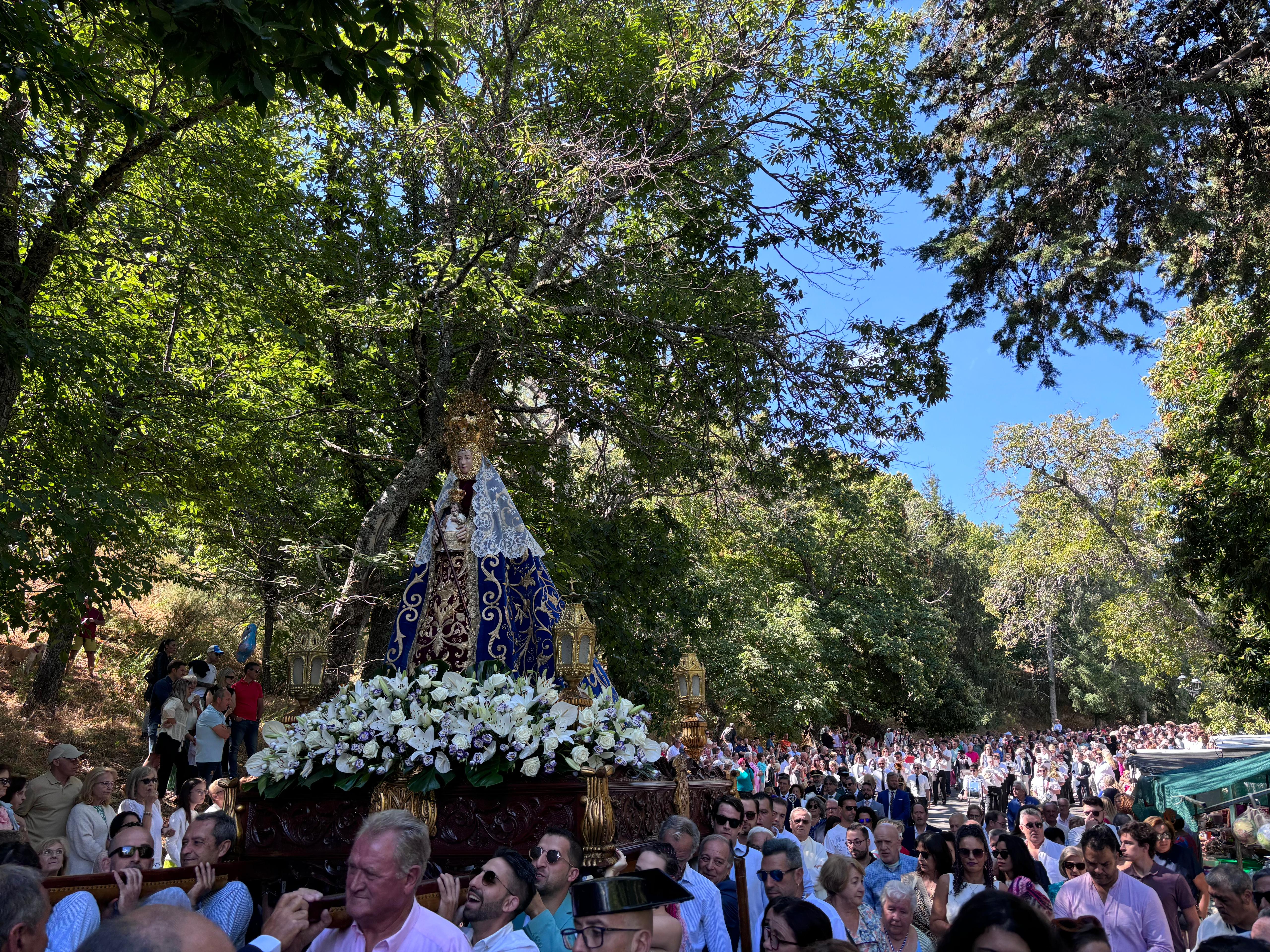 Miles de personas rinden culto a Nuestra Señora del Castañar en Béjar