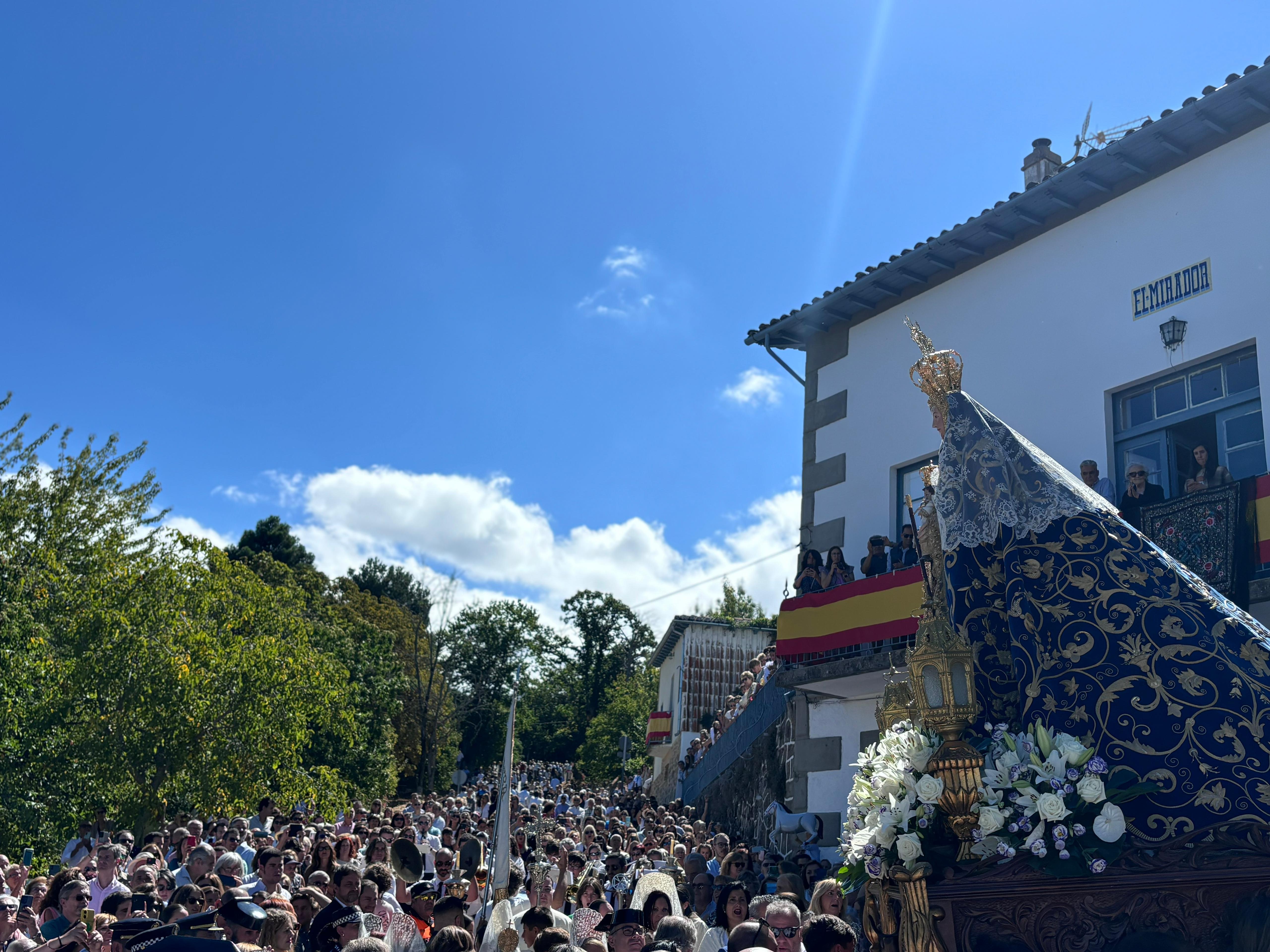 Miles de personas rinden culto a Nuestra Señora del Castañar en Béjar