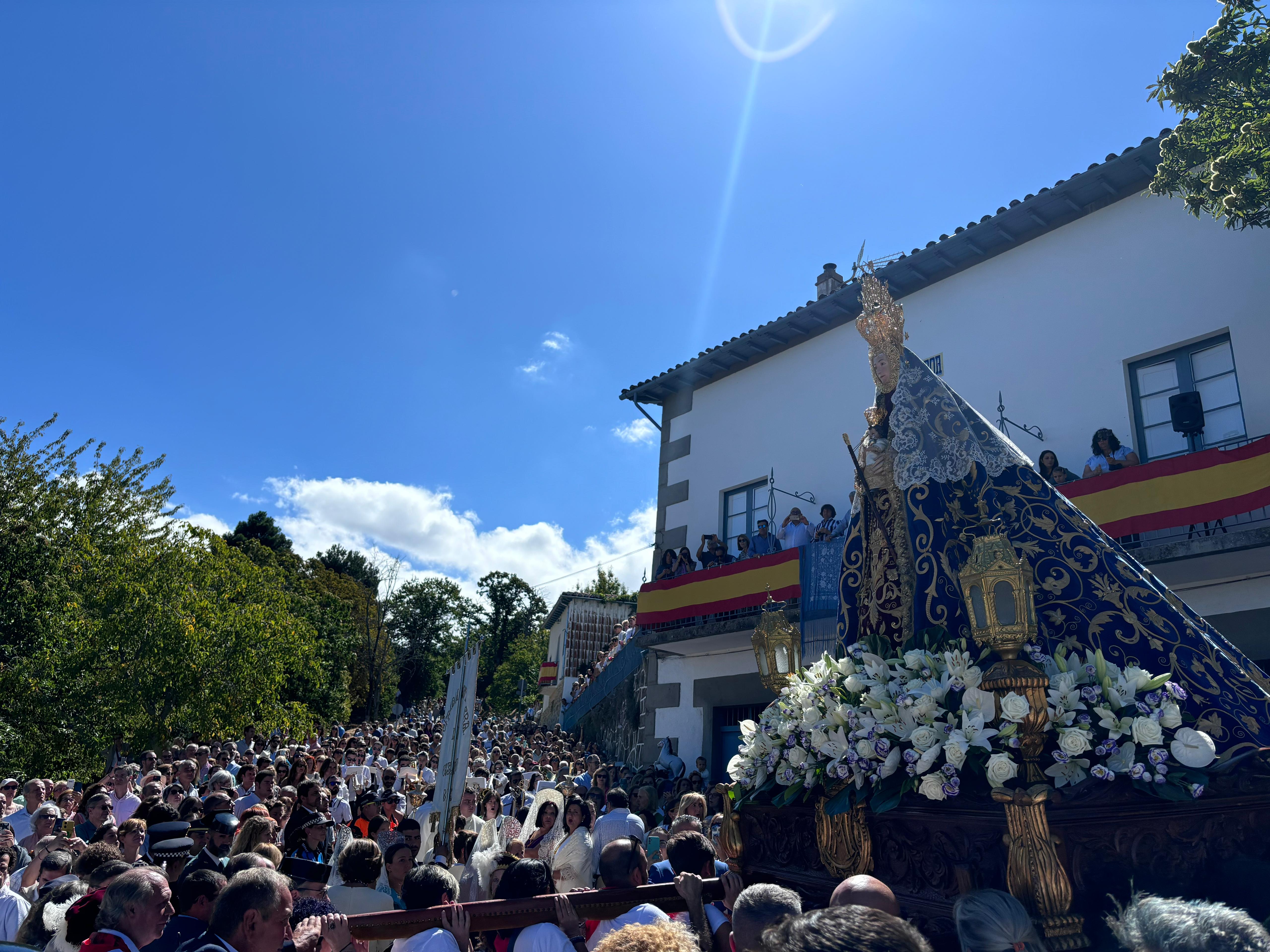 Miles de personas rinden culto a Nuestra Señora del Castañar en Béjar