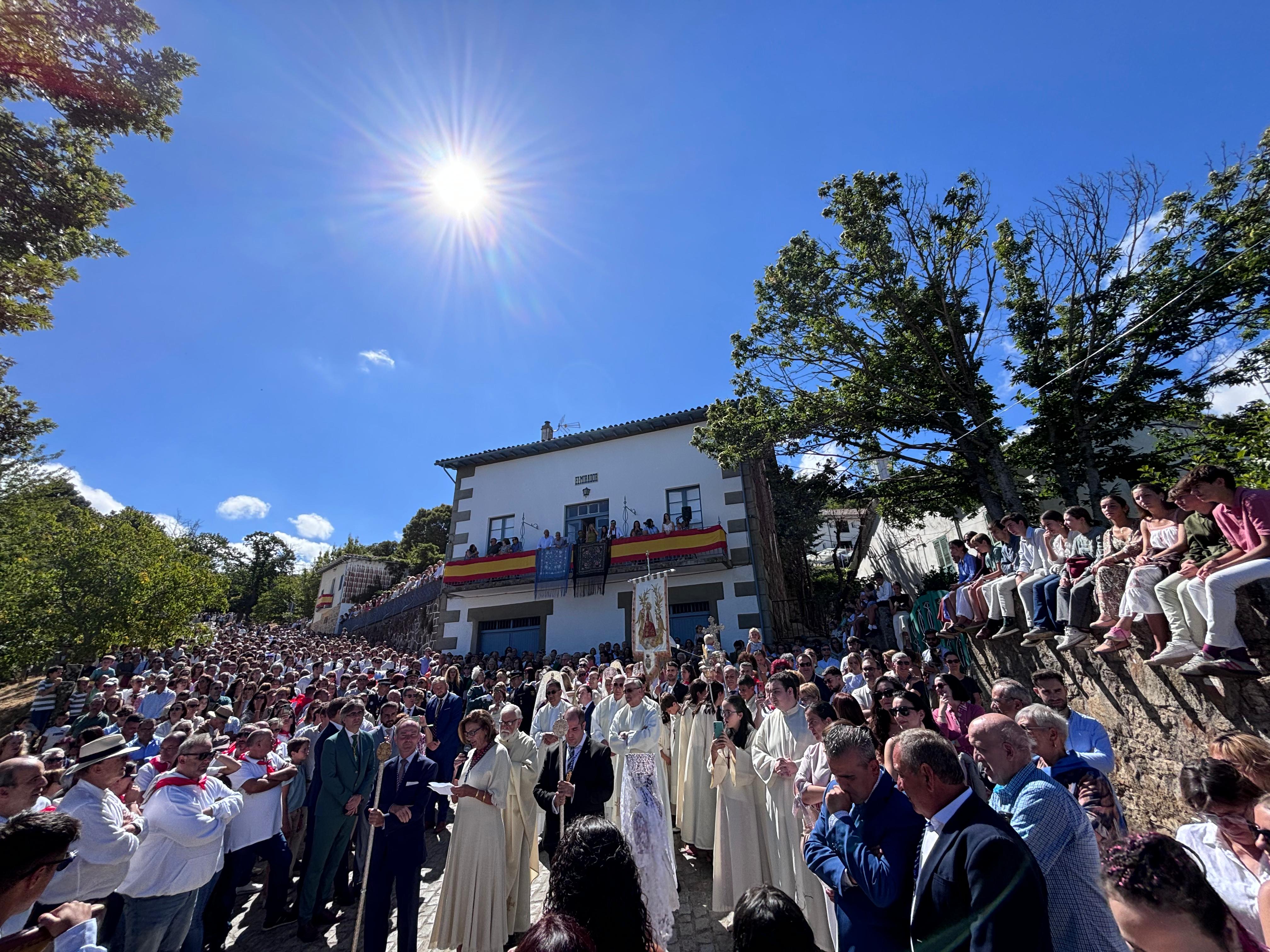 Miles de personas rinden culto a Nuestra Señora del Castañar en Béjar