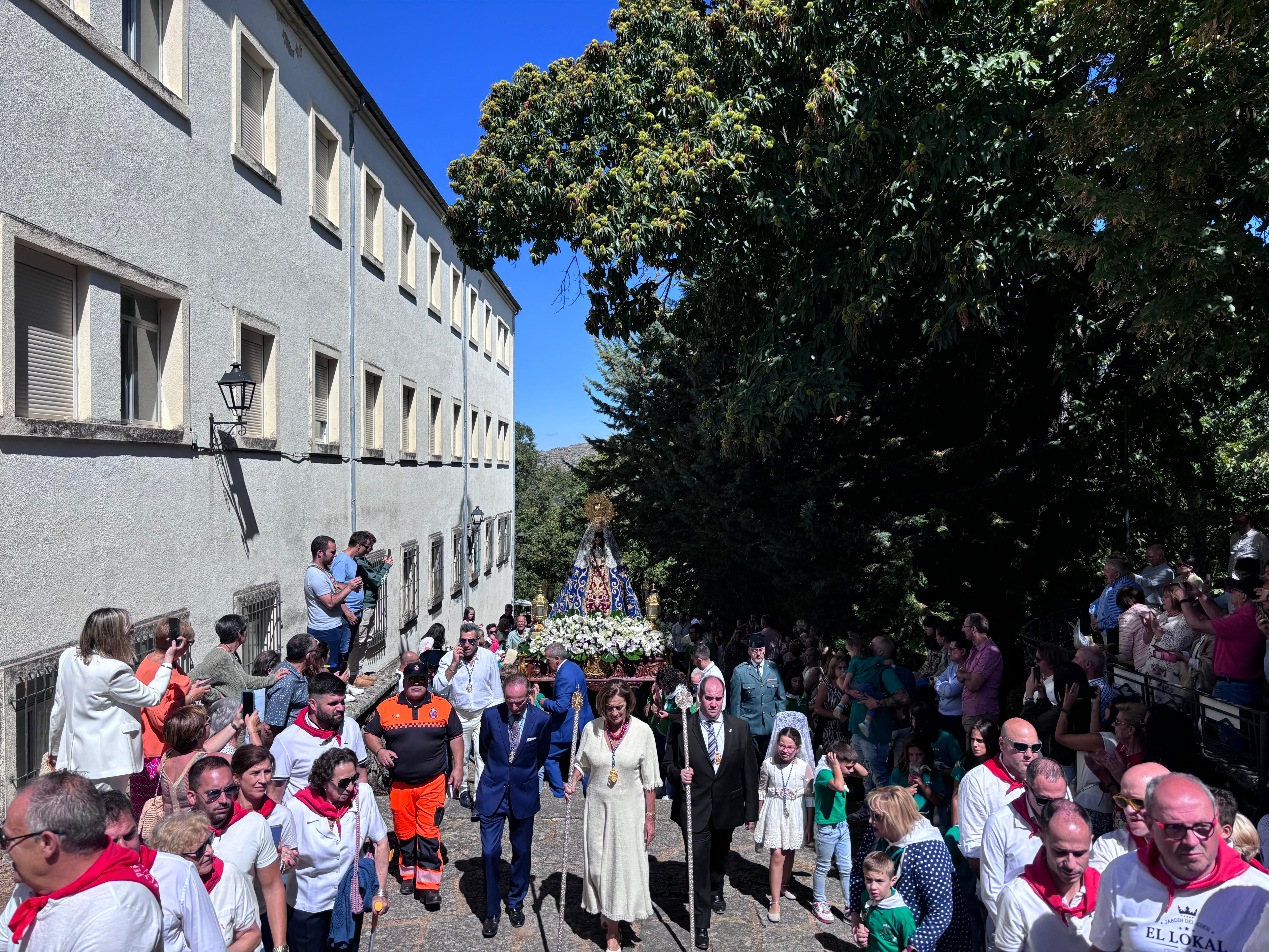 Miles de personas rinden culto a Nuestra Señora del Castañar en Béjar