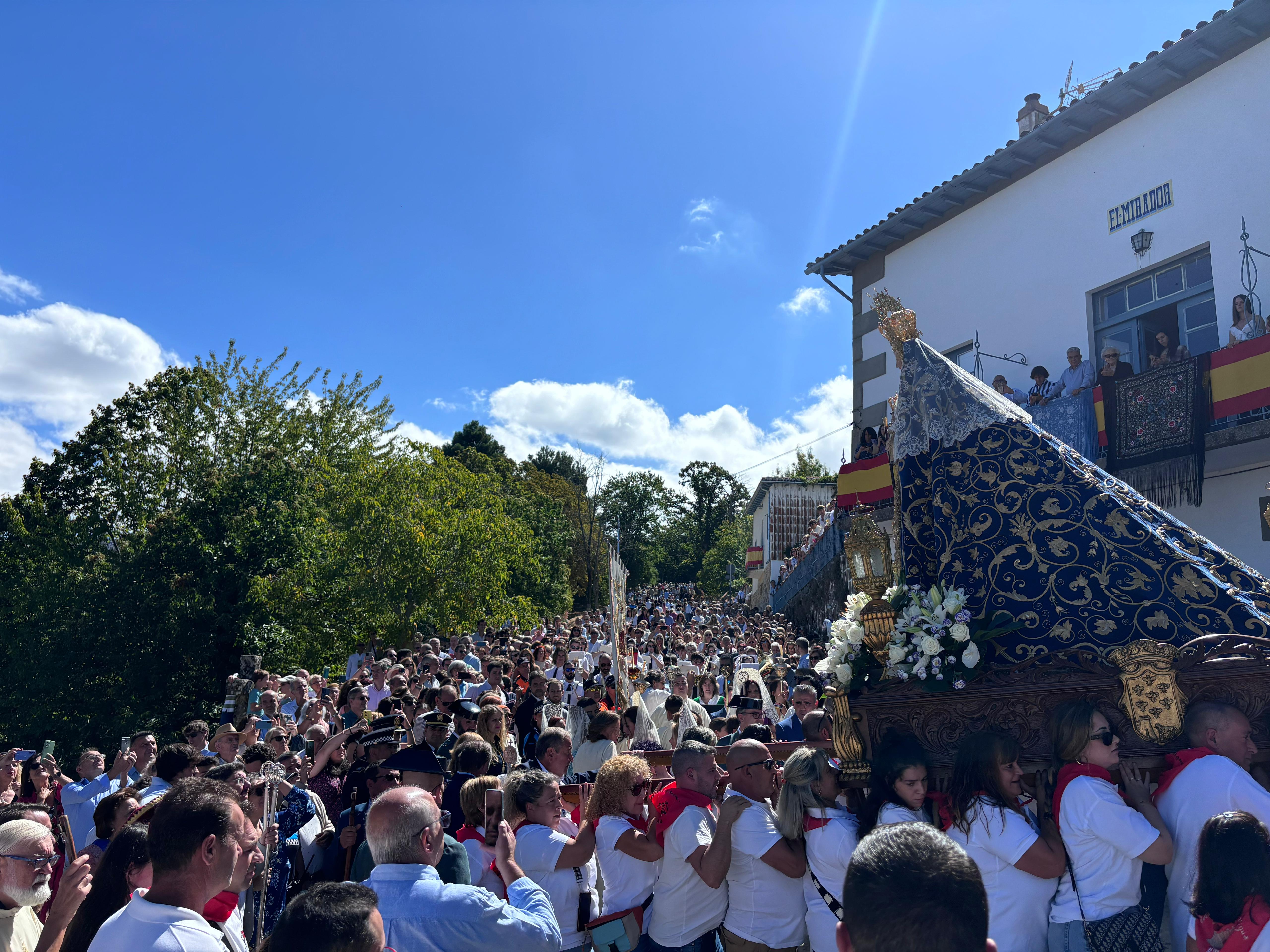 Miles de personas rinden culto a Nuestra Señora del Castañar en Béjar