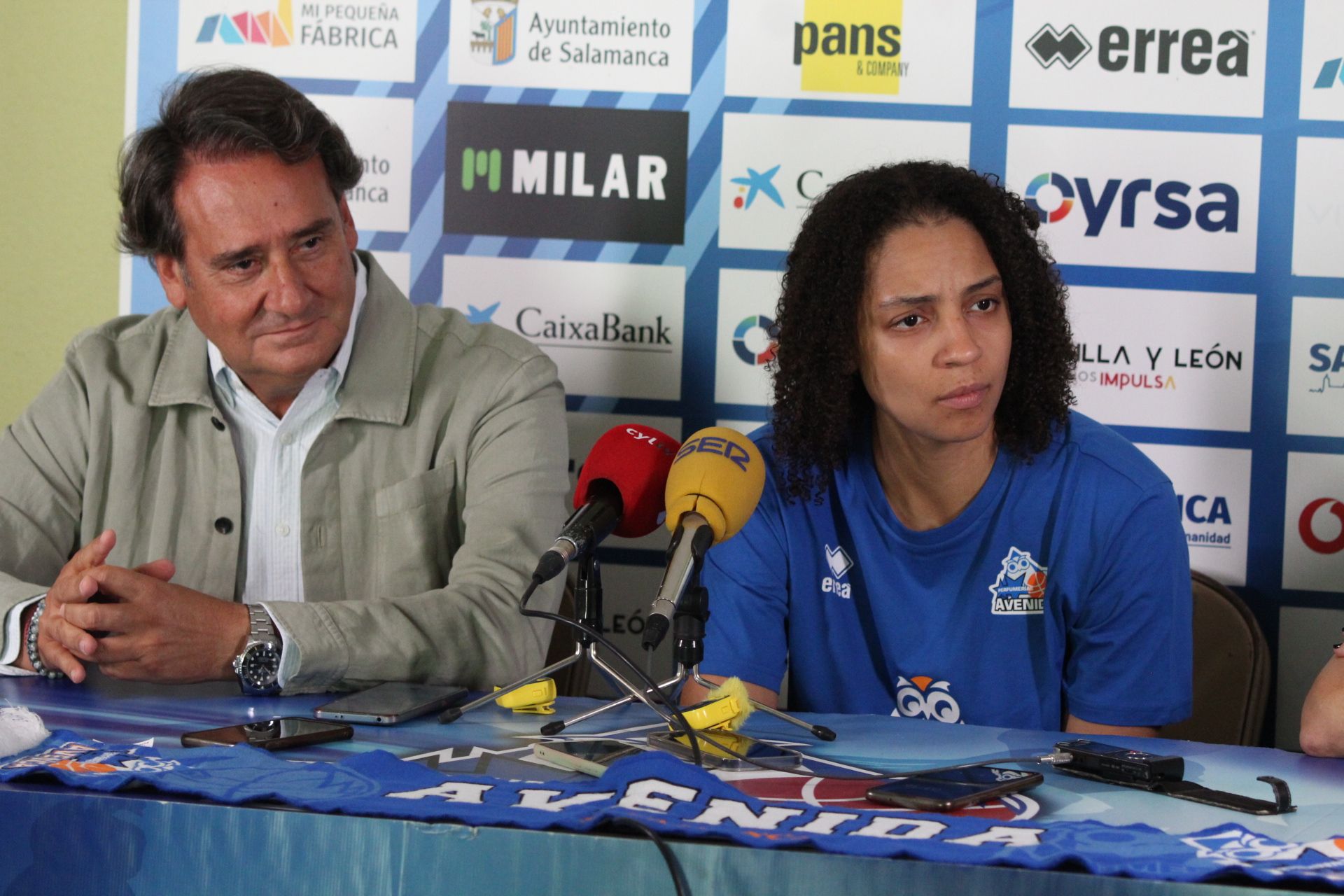 Presentación de la nueva jugadora del Perfumerías Avenida, Cierra Burdick.