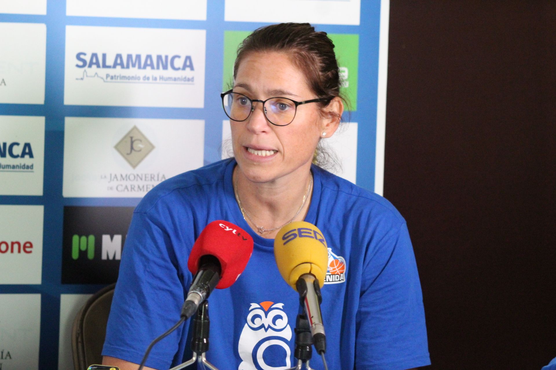 Presentación de la nueva jugadora del Perfumerías Avenida, Cierra Burdick.