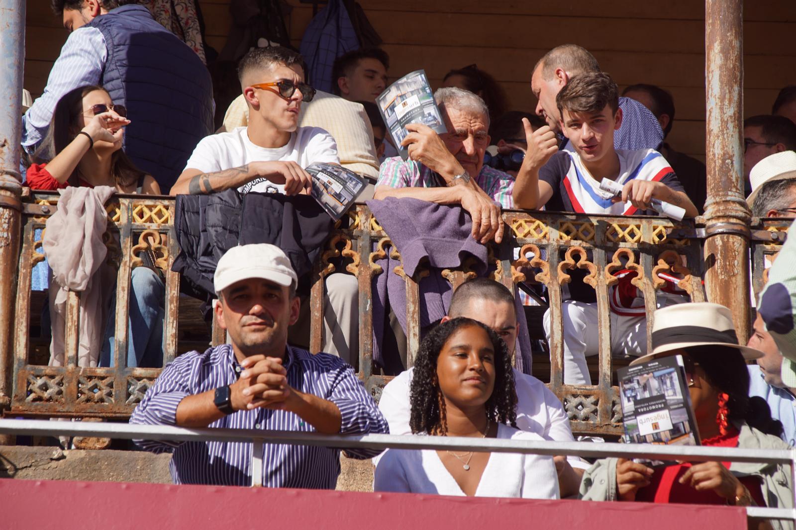 GALERÍA | Resumen fotográfico del ambiente en los tendidos de La Glorieta durante la corrida mixta del Capea, 14 de septiembre de 2024. Fotos Juanes