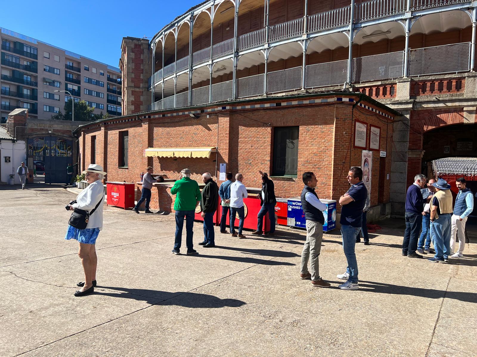 Ambiente durante el sorteo de los toros del Vellosino en La Glorieta,  domingo, 15 de septiembre de 2024. Fotos S24H (14)