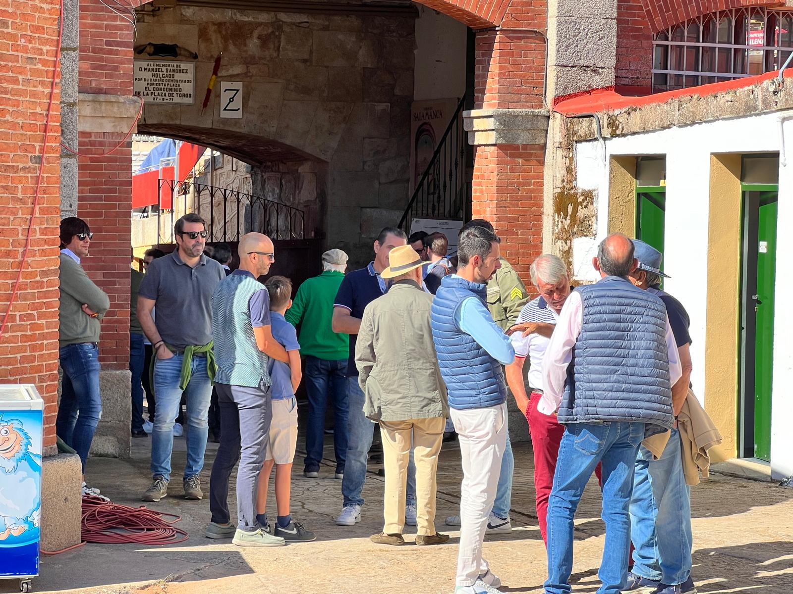 Ambiente durante el sorteo de los toros del Vellosino en La Glorieta,  domingo, 15 de septiembre de 2024. Fotos S24H (16)