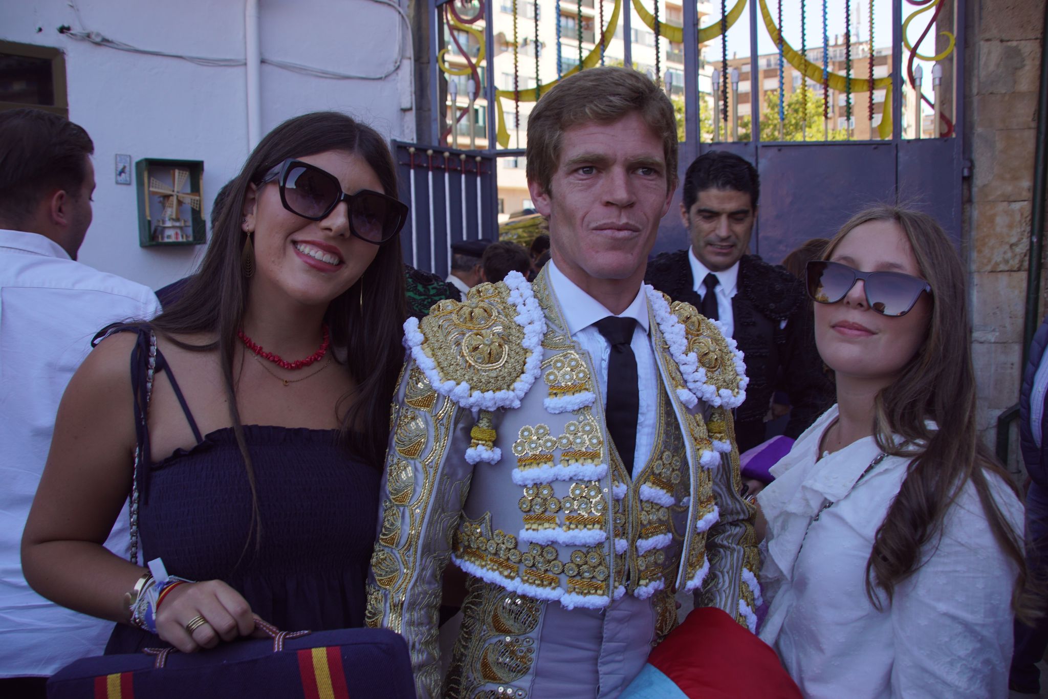 Ambiente en el patio de cuadrillas de La Glorieta para ver a Miguel Ángel Perera, Emilio de Justo y Borja Jiménez, 15 de septiembre de 2024. Fotos Juanes