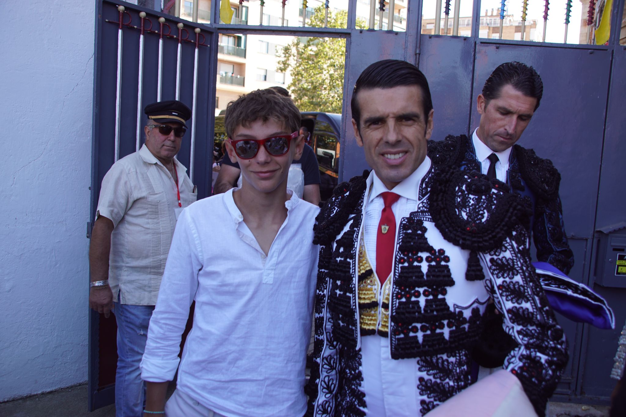 Ambiente en el patio de cuadrillas de La Glorieta para ver a Miguel Ángel Perera, Emilio de Justo y Borja Jiménez, 15 de septiembre de 2024. Fotos Juanes