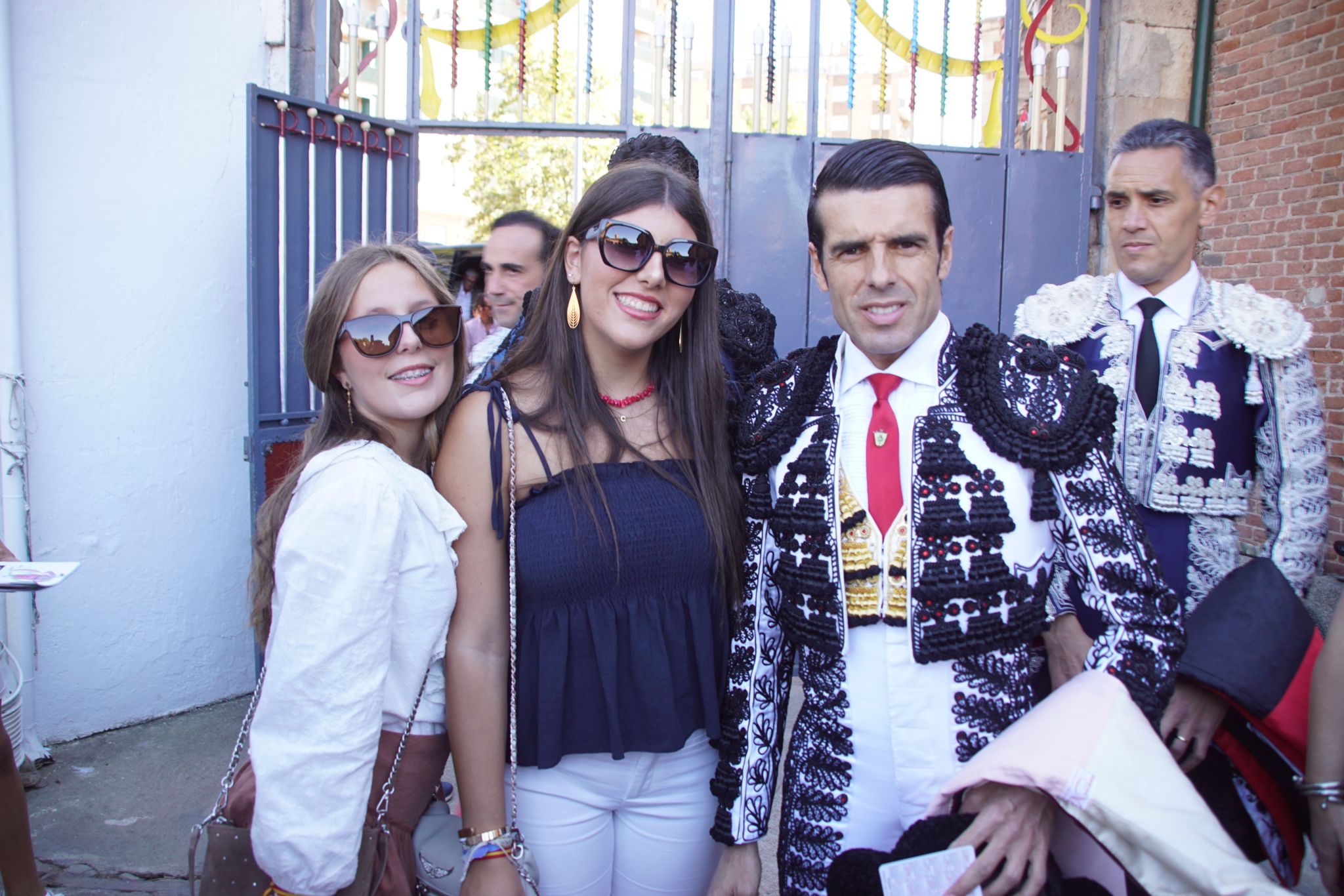 Ambiente en el patio de cuadrillas de La Glorieta para ver a Miguel Ángel Perera, Emilio de Justo y Borja Jiménez, 15 de septiembre de 2024. Fotos Juanes