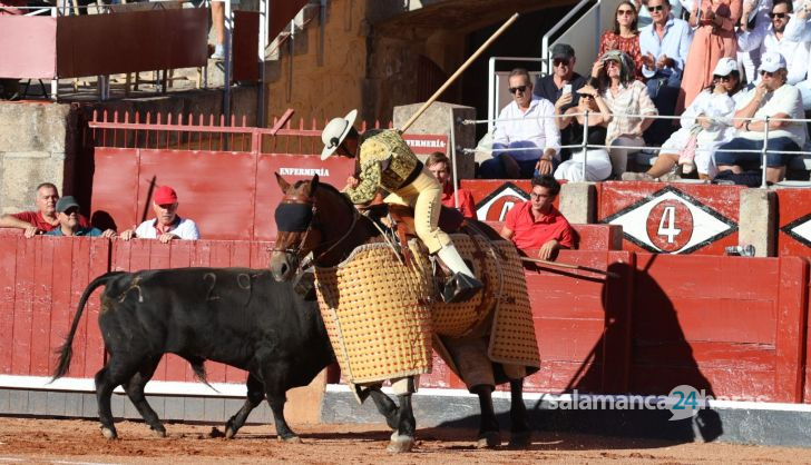 Corrida de El Vellosino: momentos más destacados del tercer  festejo de abono de la Feria Taurina Virgen de la Vega 2024. Fotos Andrea M.