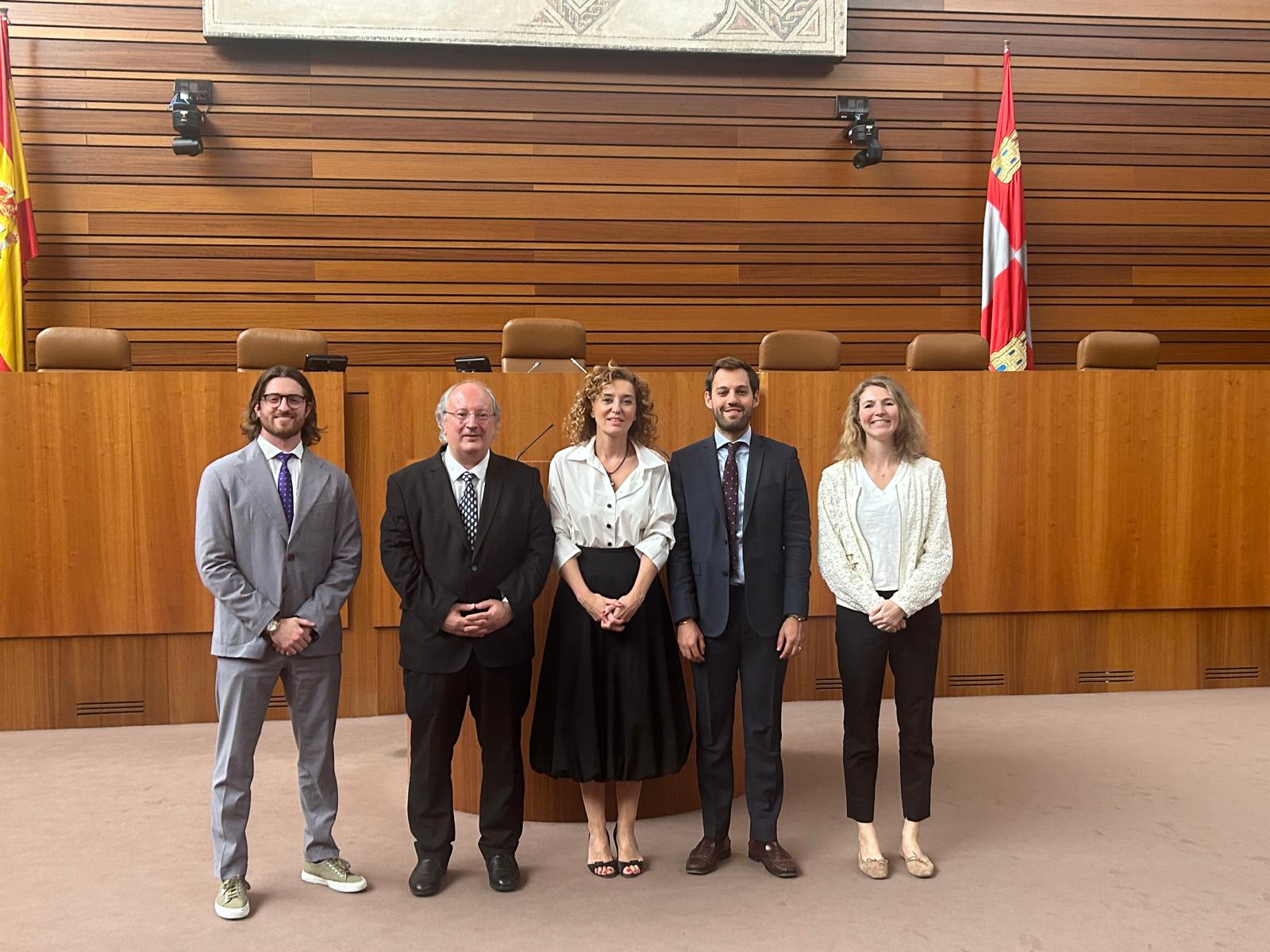 Encuentro con representantes de la OCDE. Foto ComunicaciónCyL