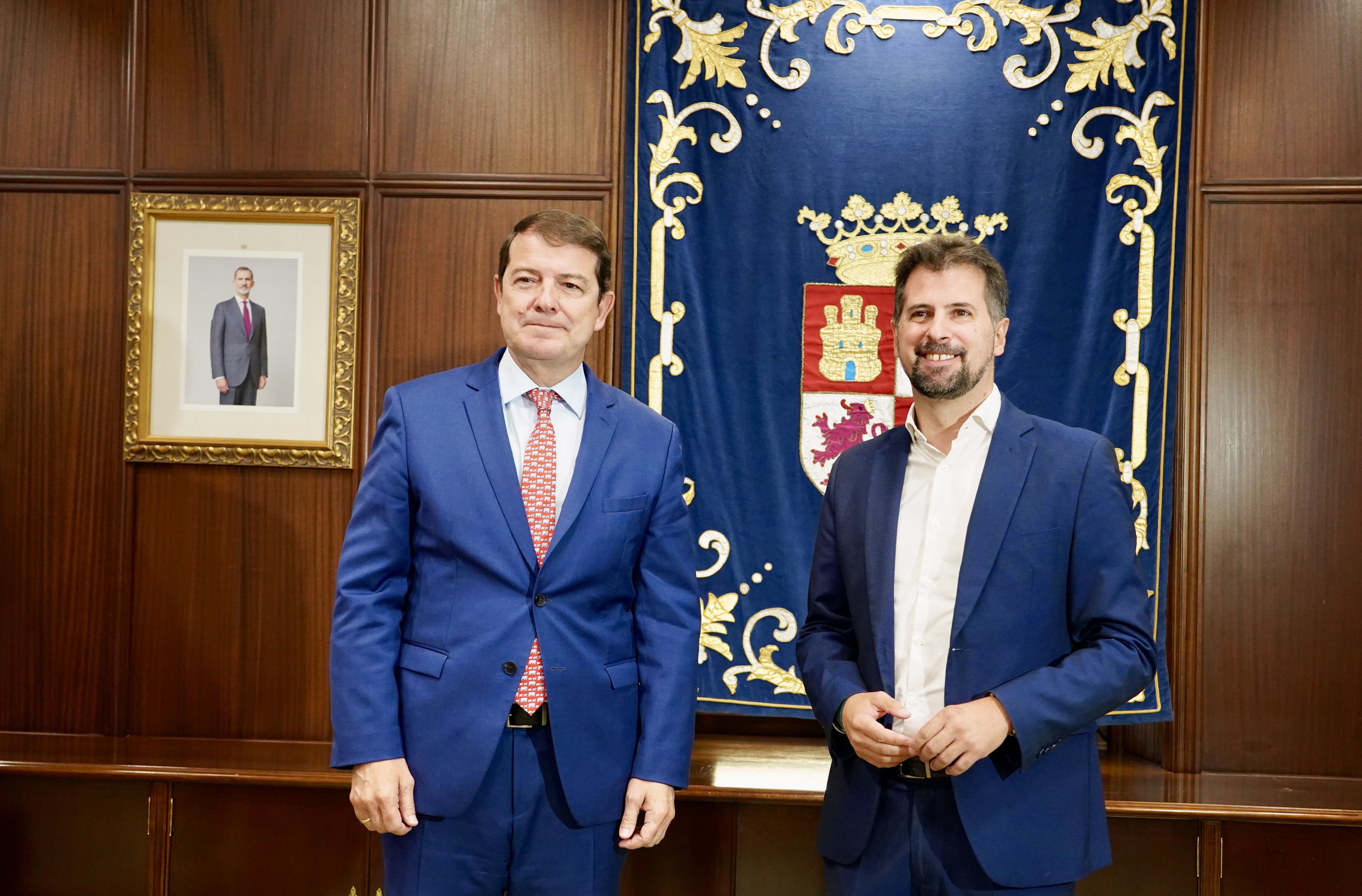 El secretario general del PSOE en Castilla y León, Luis Tudanca y el presidente de la Junta, Alfonso Fernández Mañueco