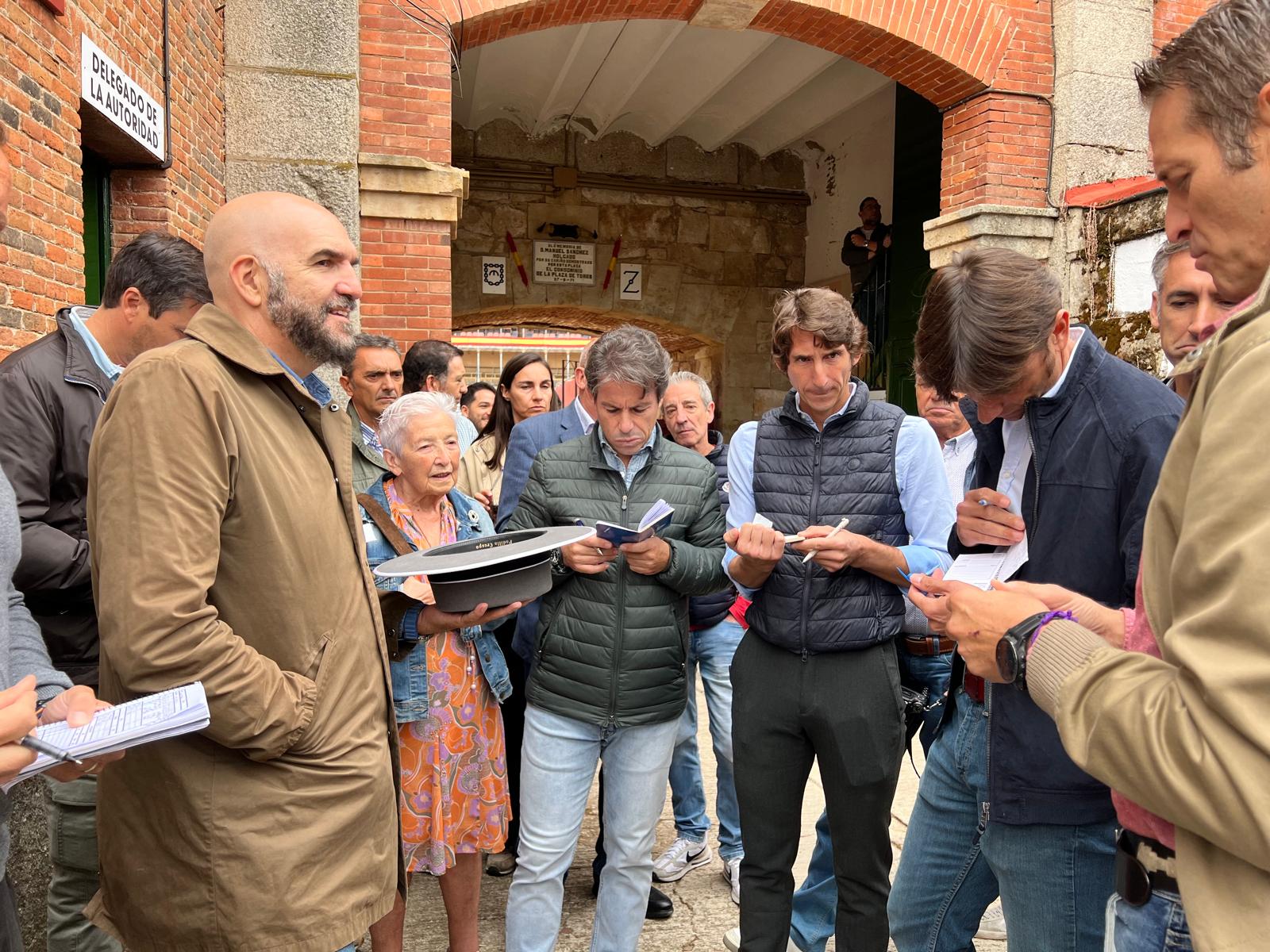 Ambiente durante el sorteo de los toros de Garcigrande en La Glorieta, viernes, 20 de septiembre de 2024. Fotos S24H