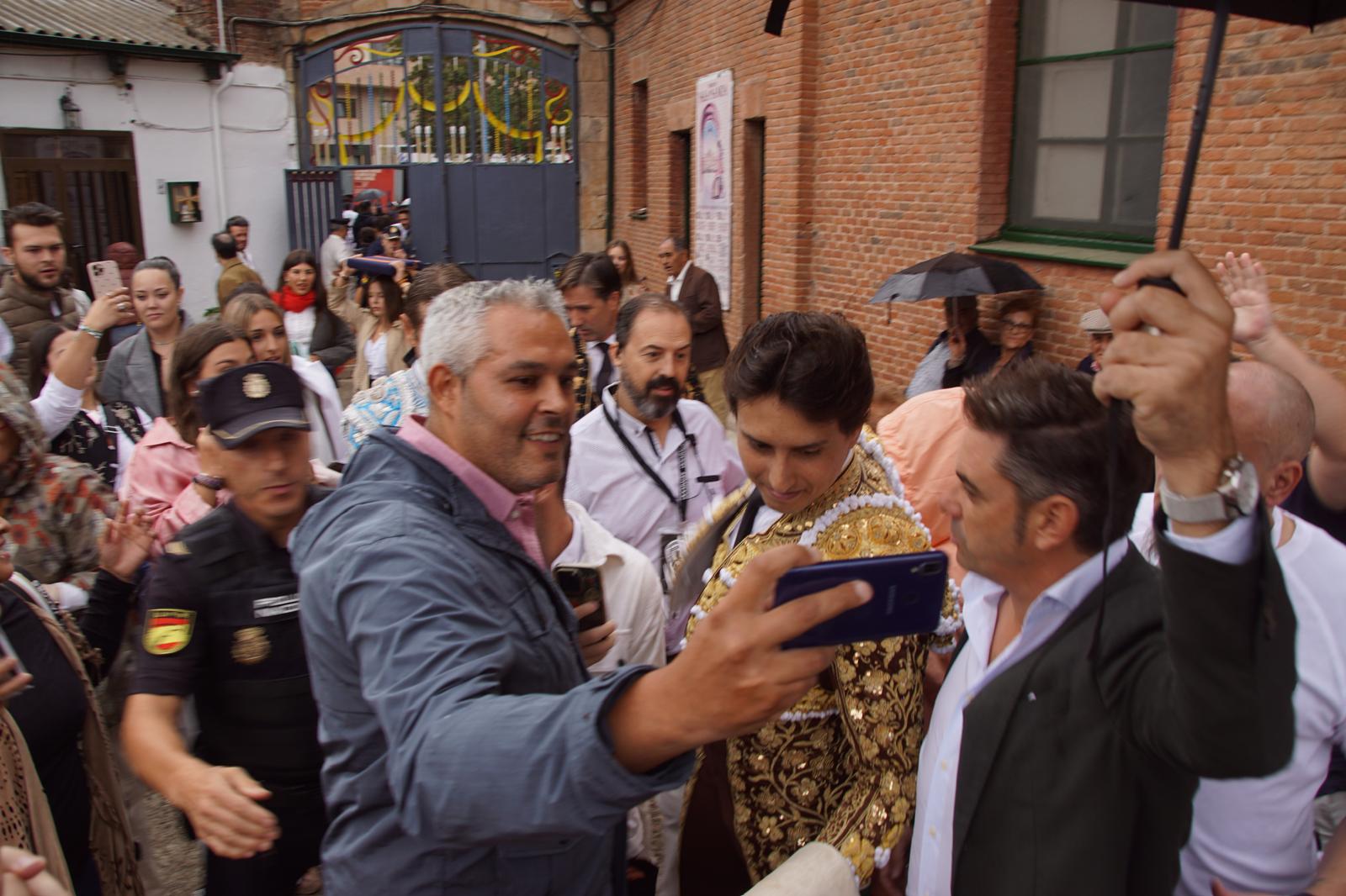  Ambiente en el patio de cuadrillas de La Glorieta para ver a Talavante, Roca Rey y Aguado, 20 de septiembre de 2024. Foto Juanes (4)