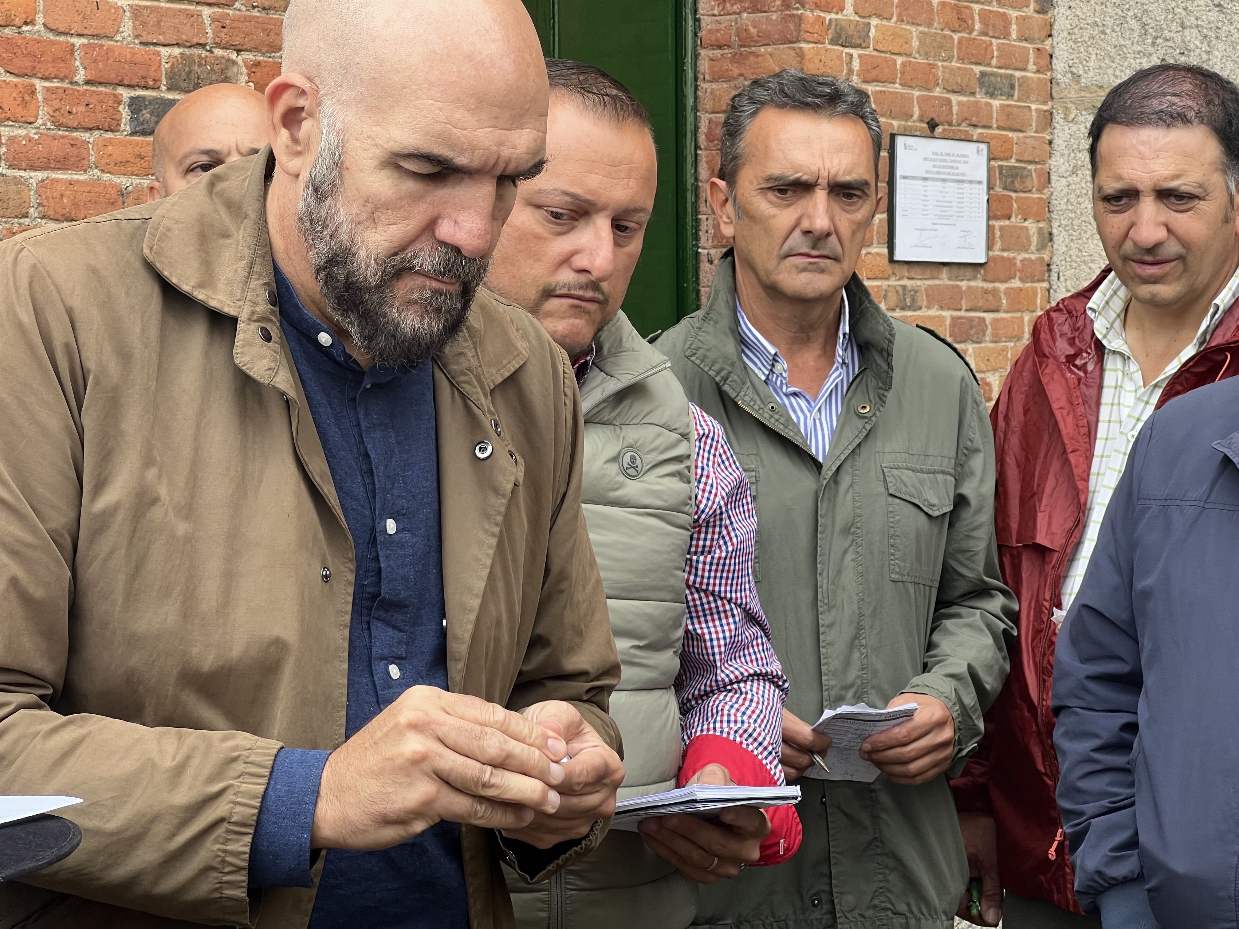 Ambiente durante el sorteo de los astado de rejones para este sábado, 21 de septiembre. Fotos S24H