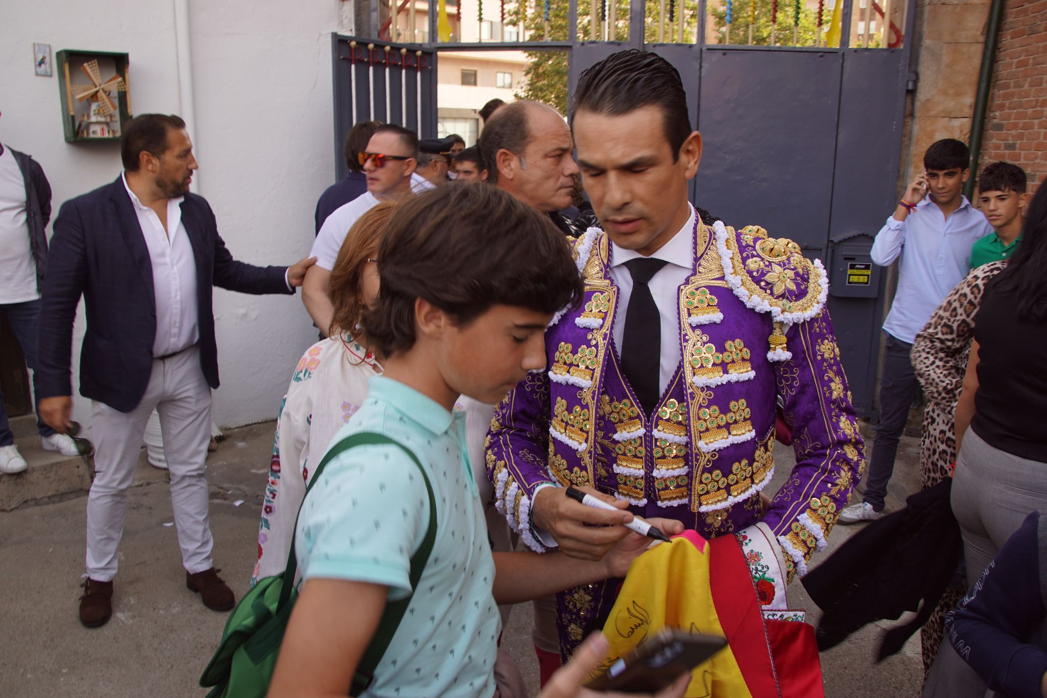 Ambiente en el patio de cuadrillas de La Glorieta para ver a José María Manzanares, Borja Jiménez e Ismael Martín, 22 de septiembre de 2024. Fotos Juanes (1)